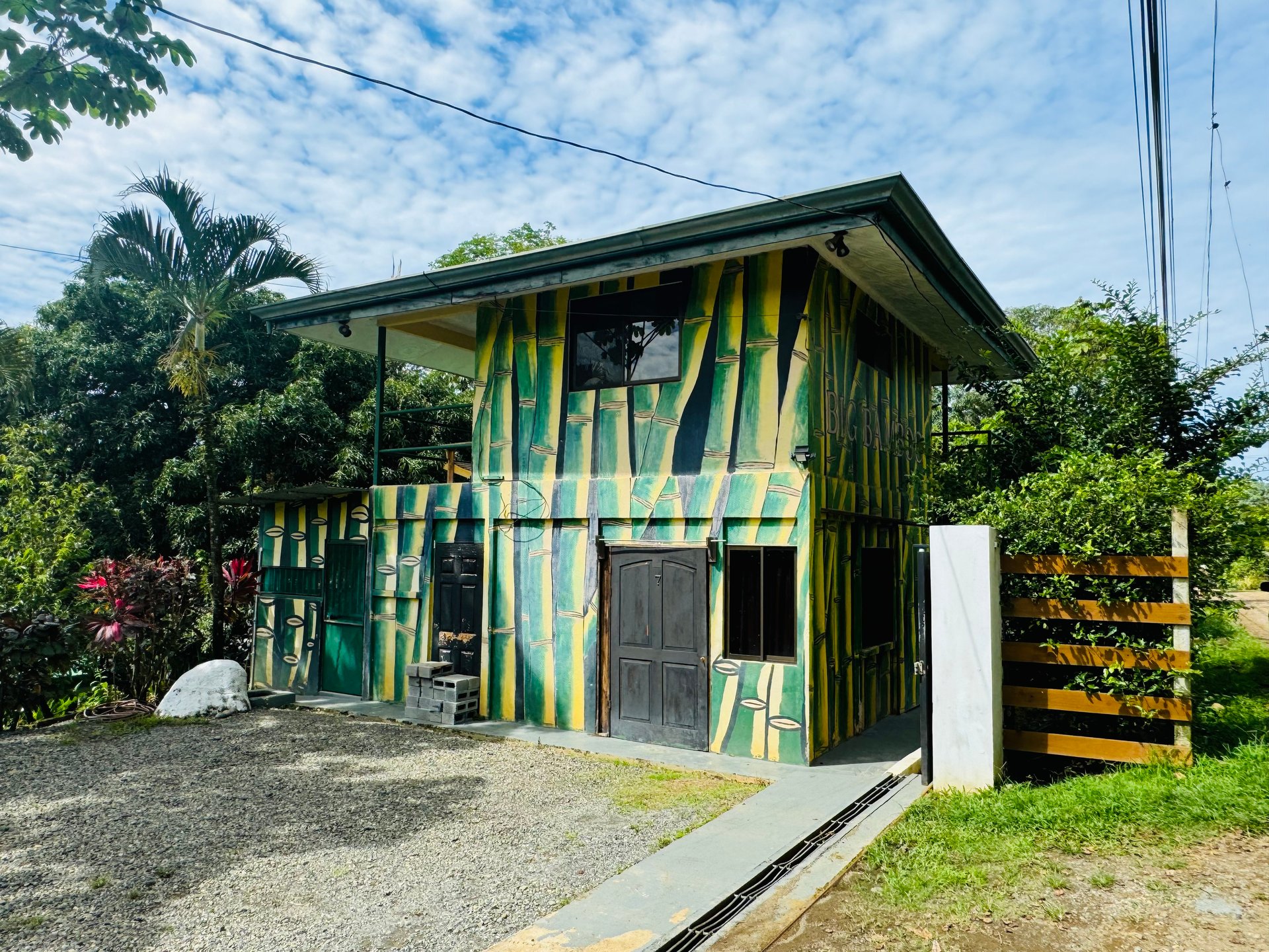 Downtown Uvita Commercial Room Rentals with Restaurant