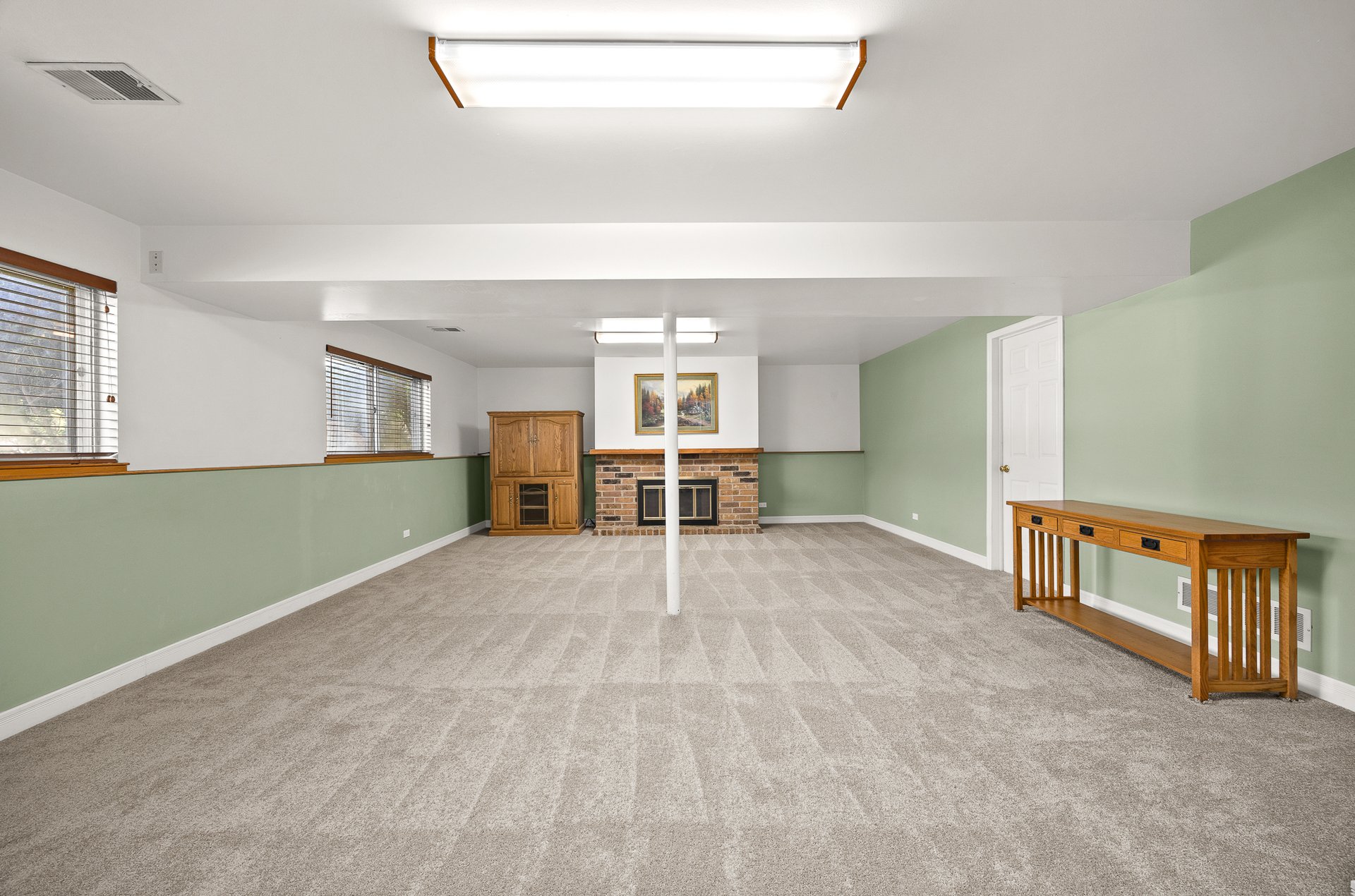 6308 MacArthur Dr, Woodridge