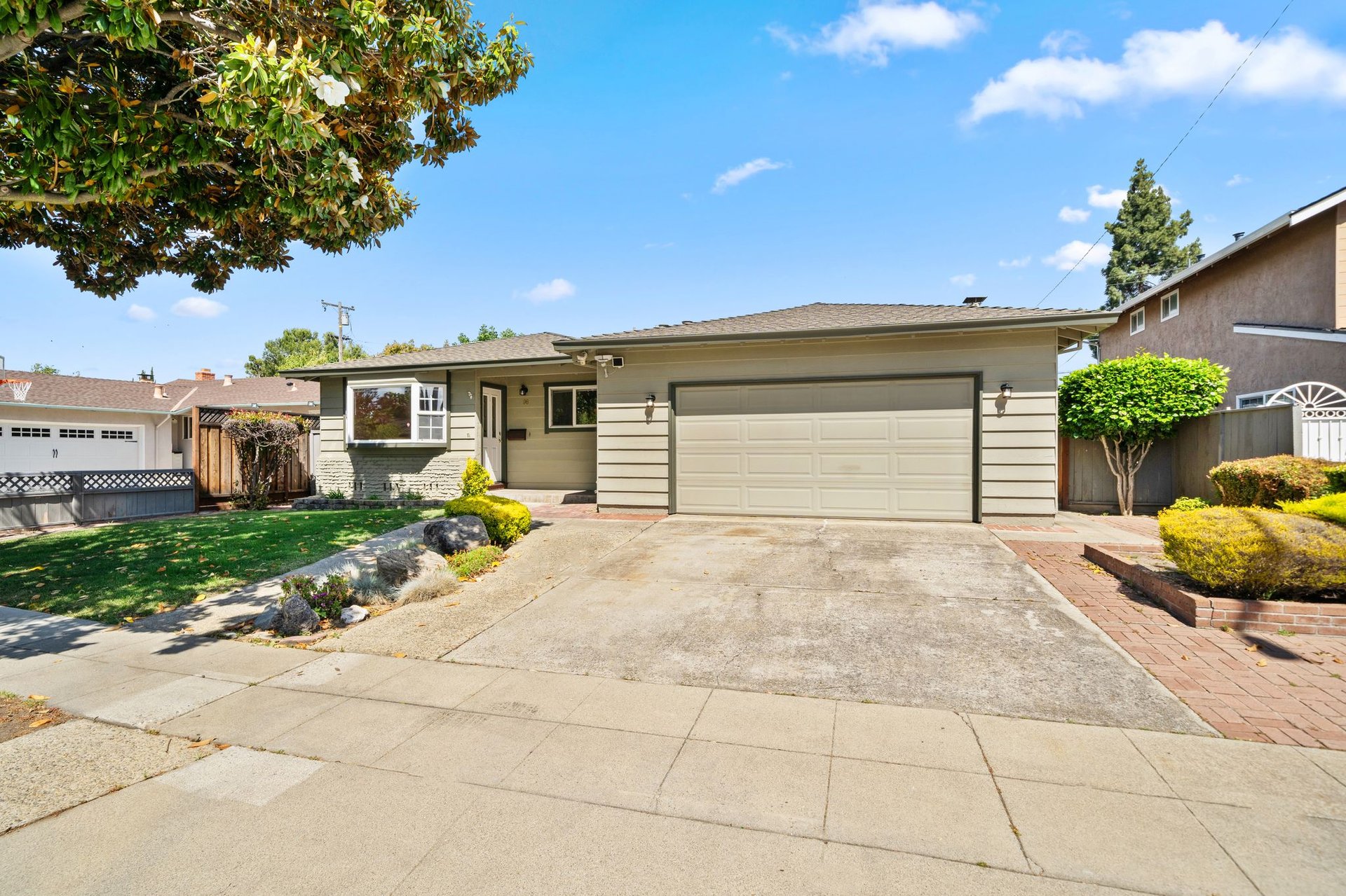 96 Lavonne Dr