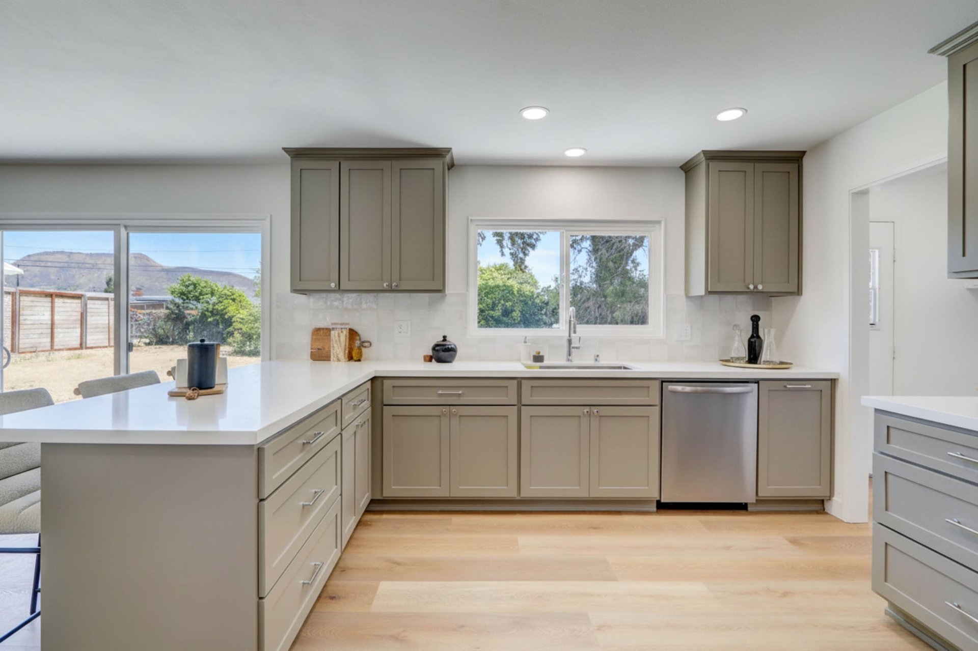 476 Jeanne Ct