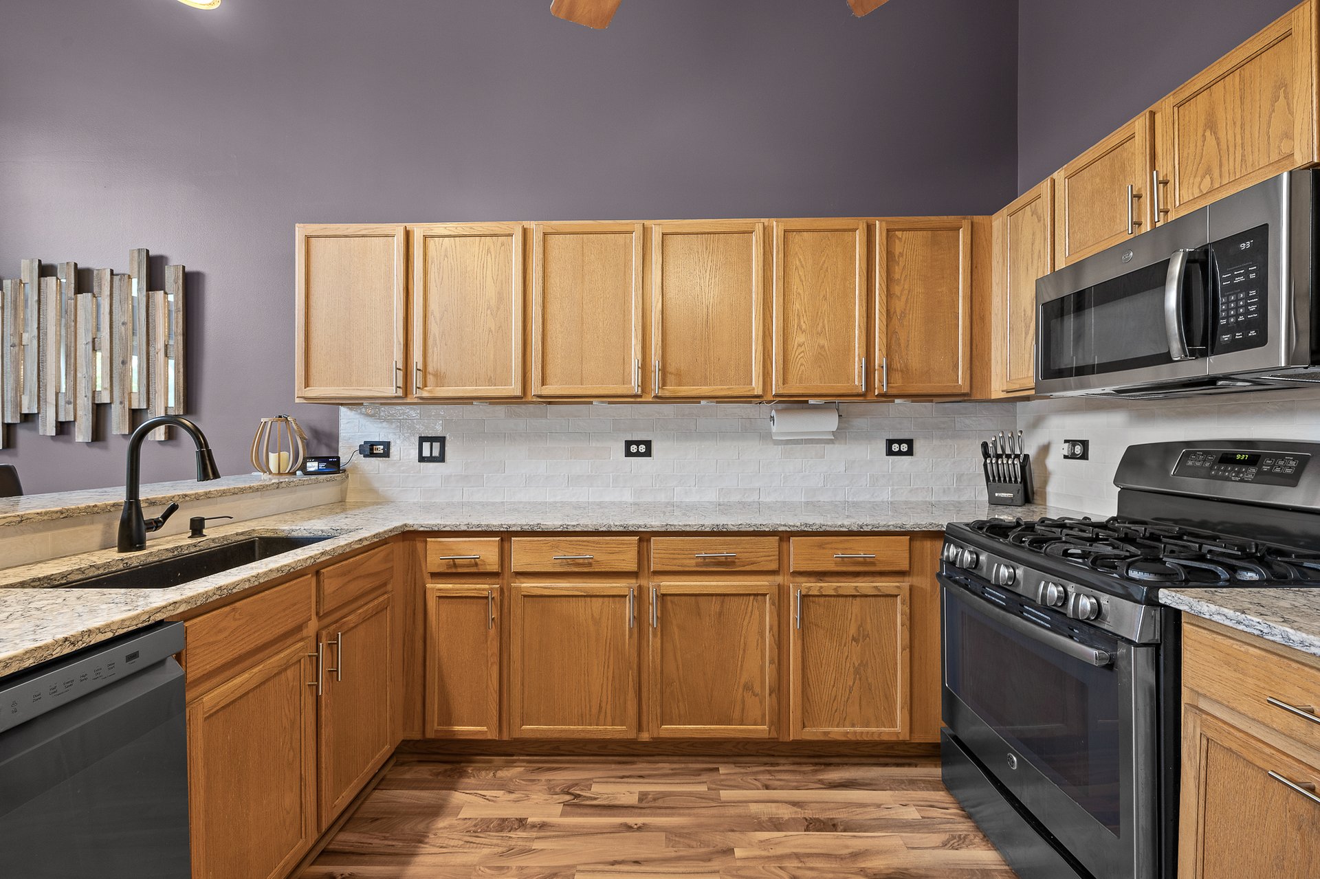 347 Gladstone Ln