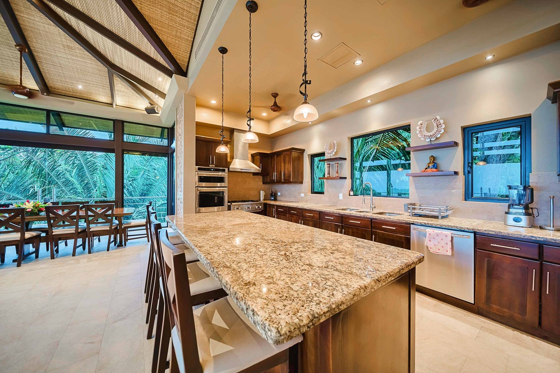 Walk to beach Vista Hermosa Estate Lucrative Contemporary Estate