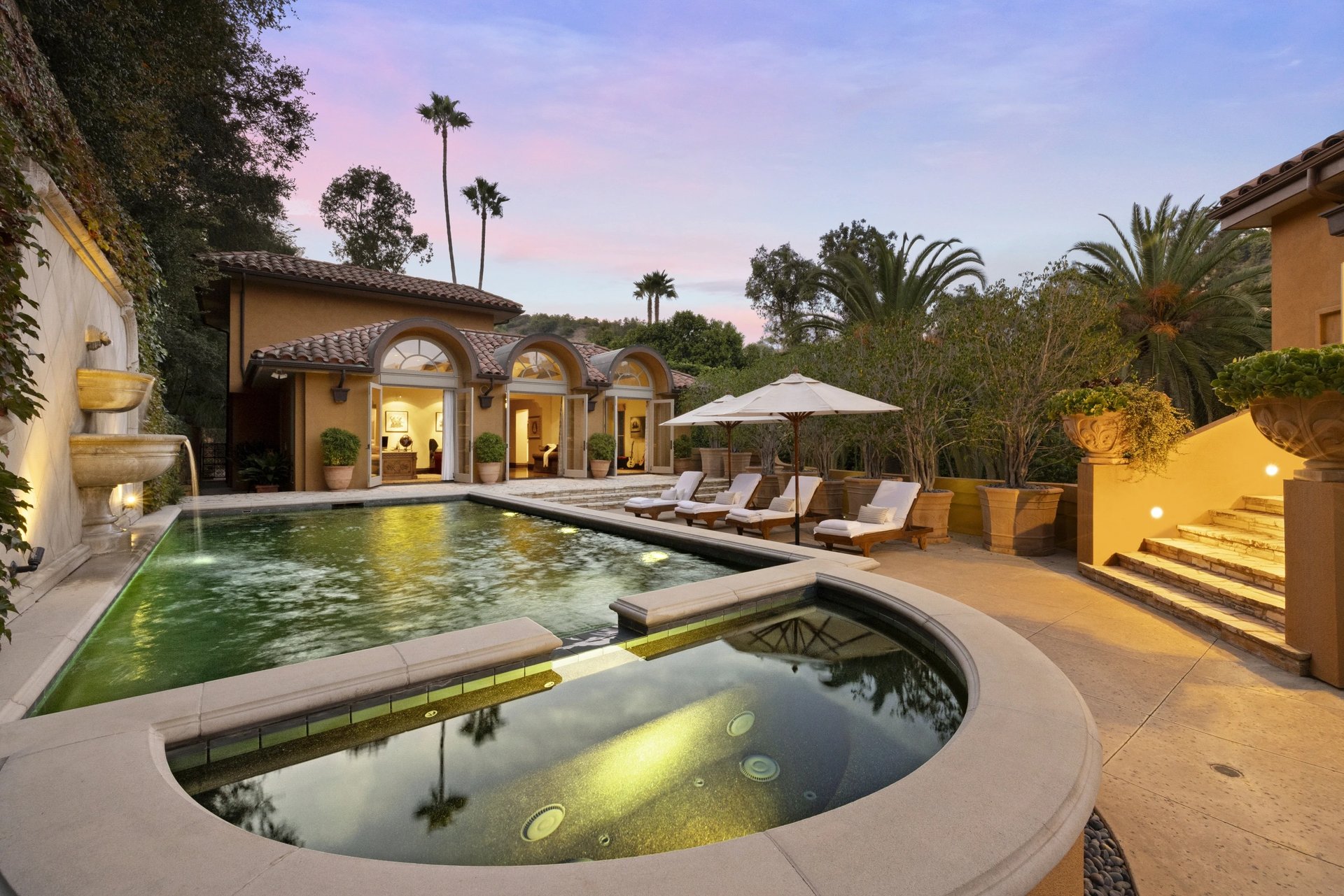 2719 Benedict Canyon Dr
