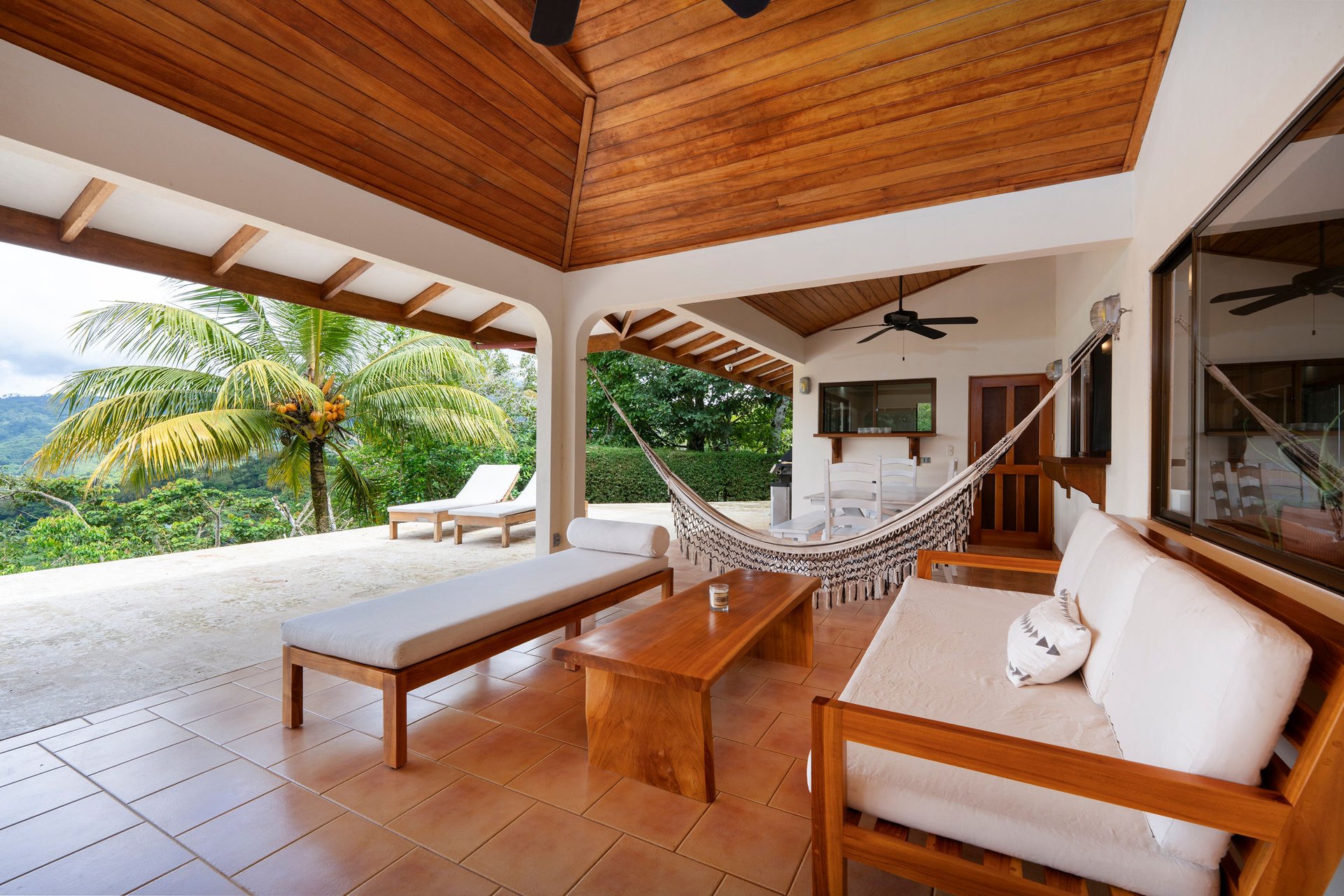 OCEAN AND MOUNTAIN VIEW 3 BEDROOM HOME WITH POOL IN LAGUNAS