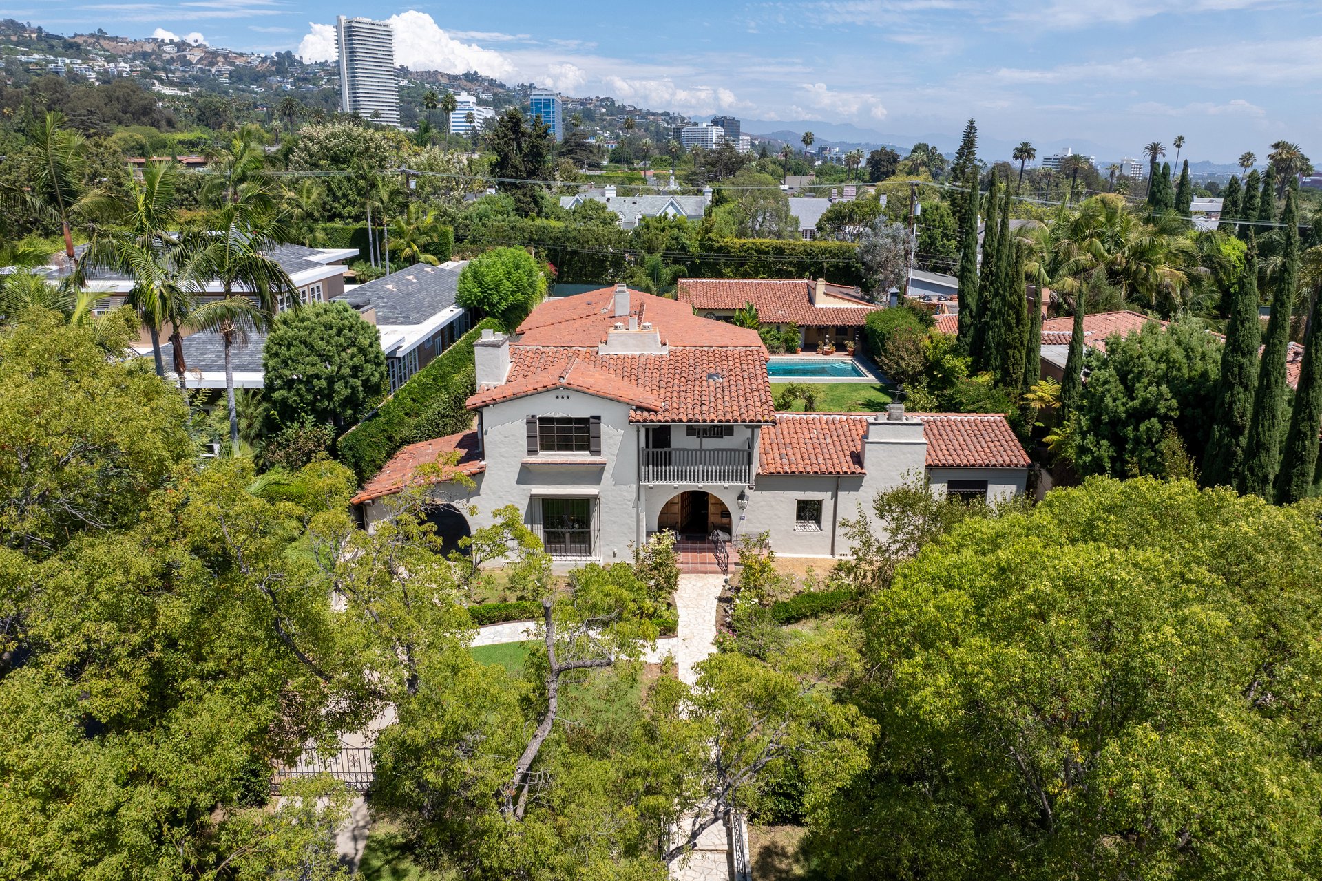 706 N Maple Dr, Beverly Hills