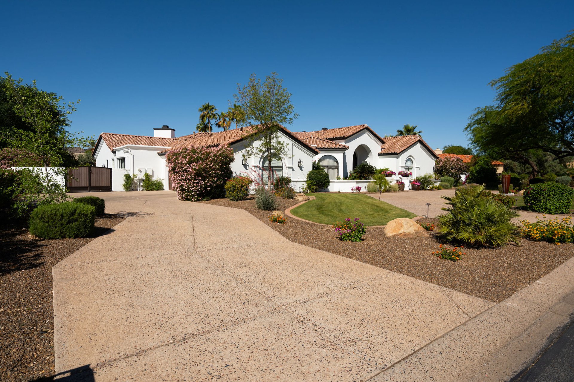 7115 E FOOTHILL Drive