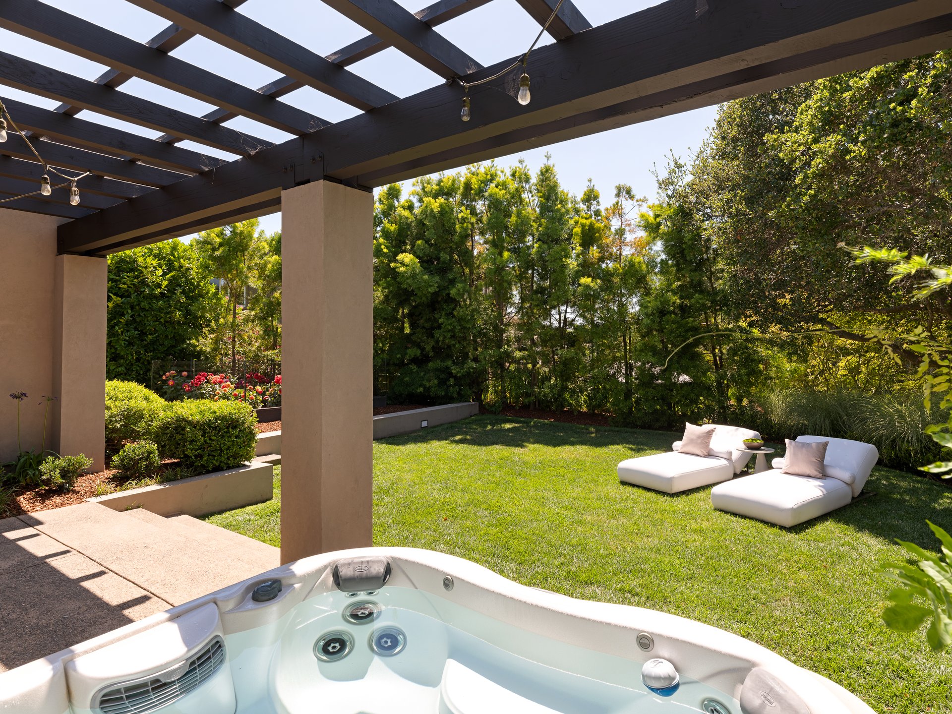 Architectural Modernism, Bay Views, and Exceptional Outdoor Living