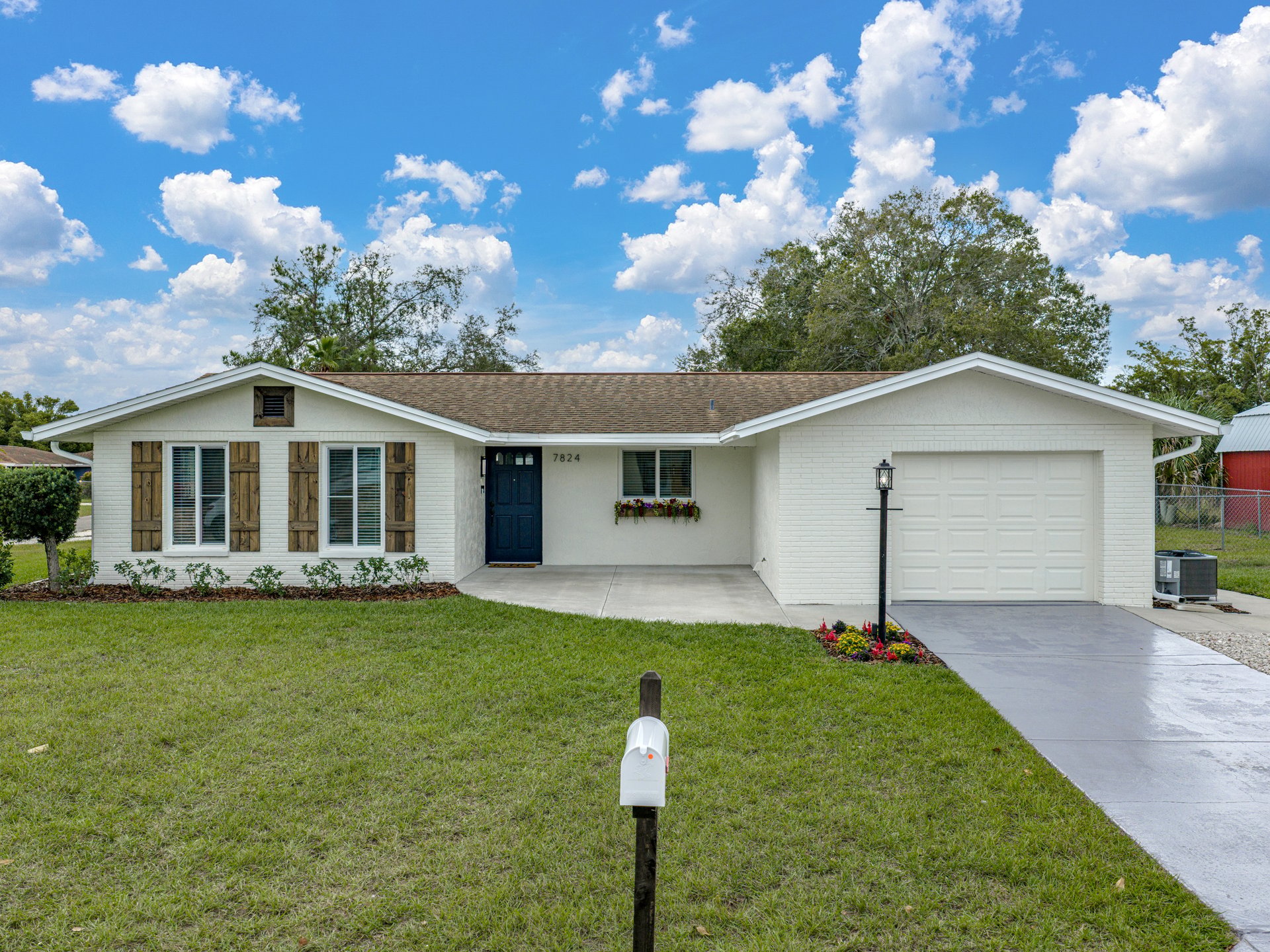 7824 LOTUS DR