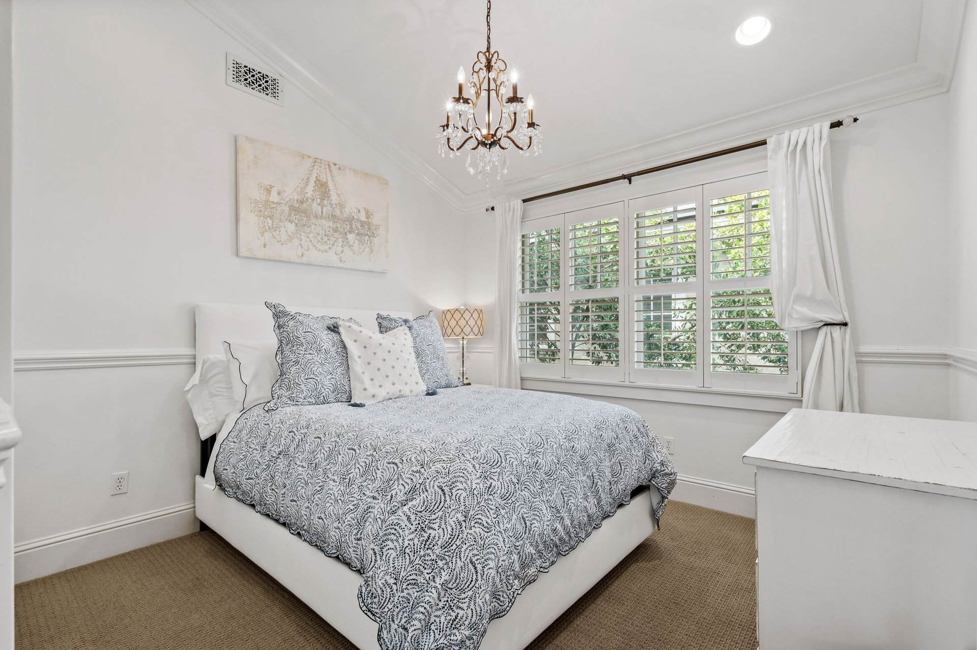221 Caldwell Avenue