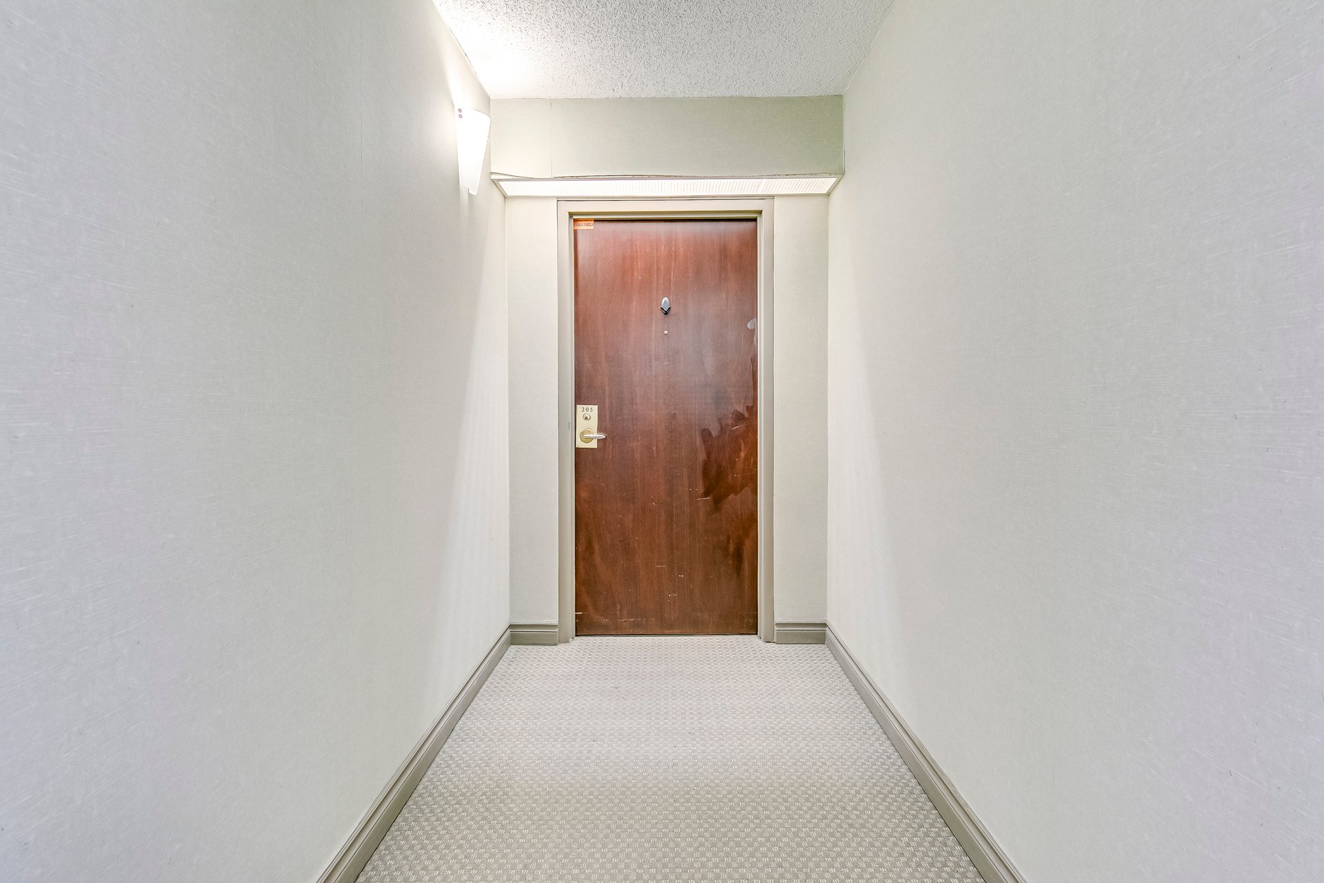 185 Robinson St 205