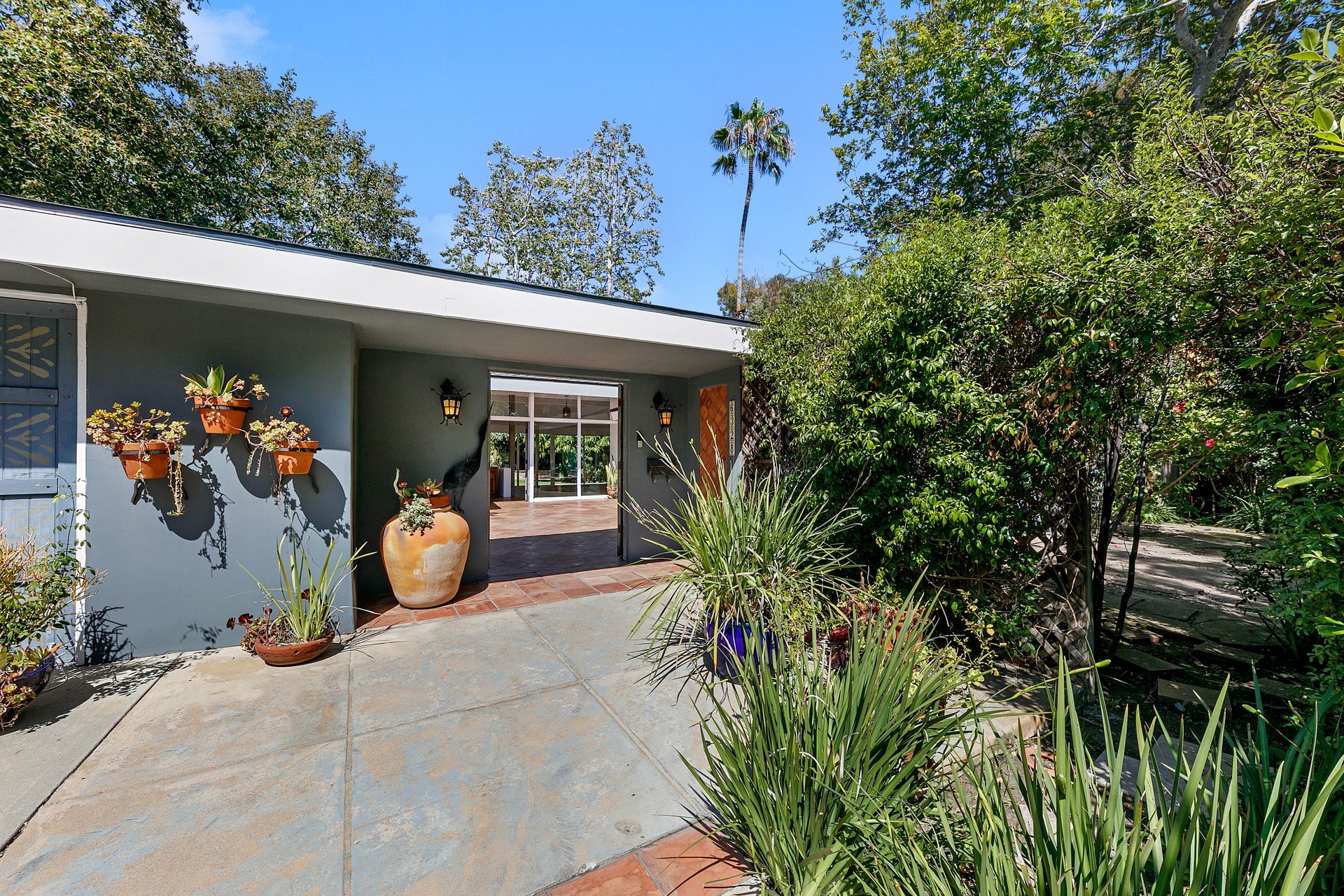 Spacious Malibu West Mid Century
