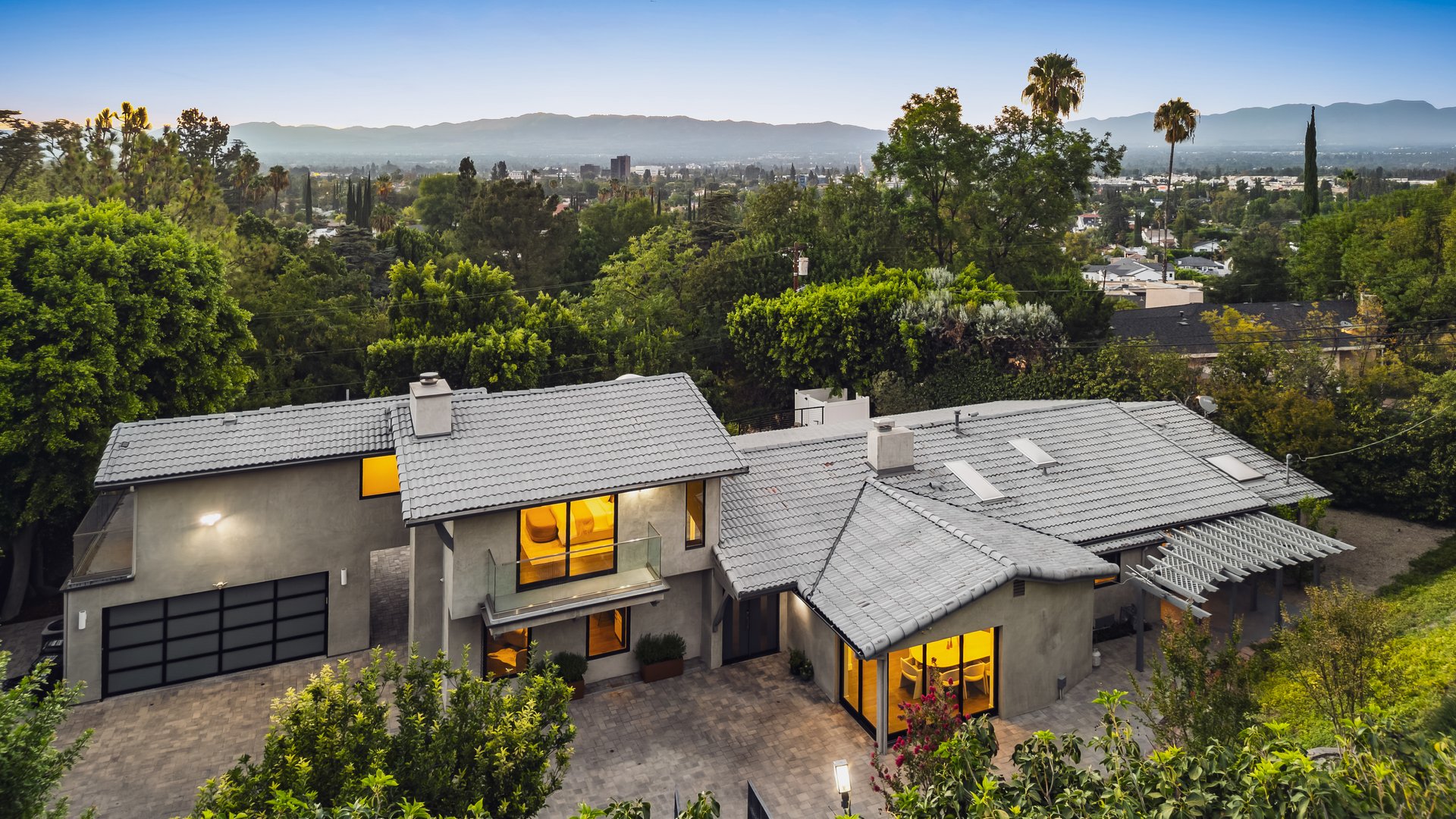 18065 Boris Dr, Encino
