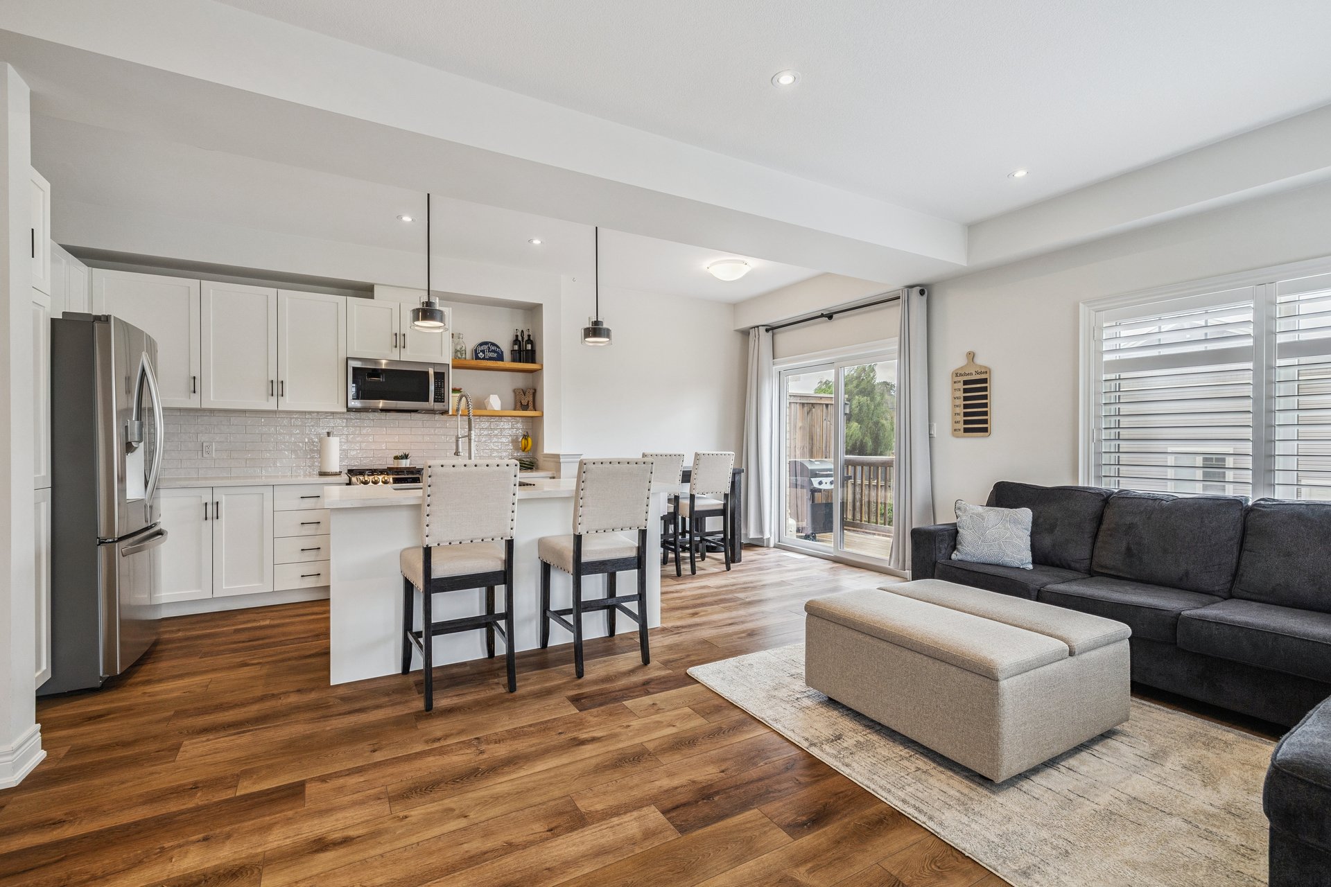 Beautifully updated END-UNIT townhome