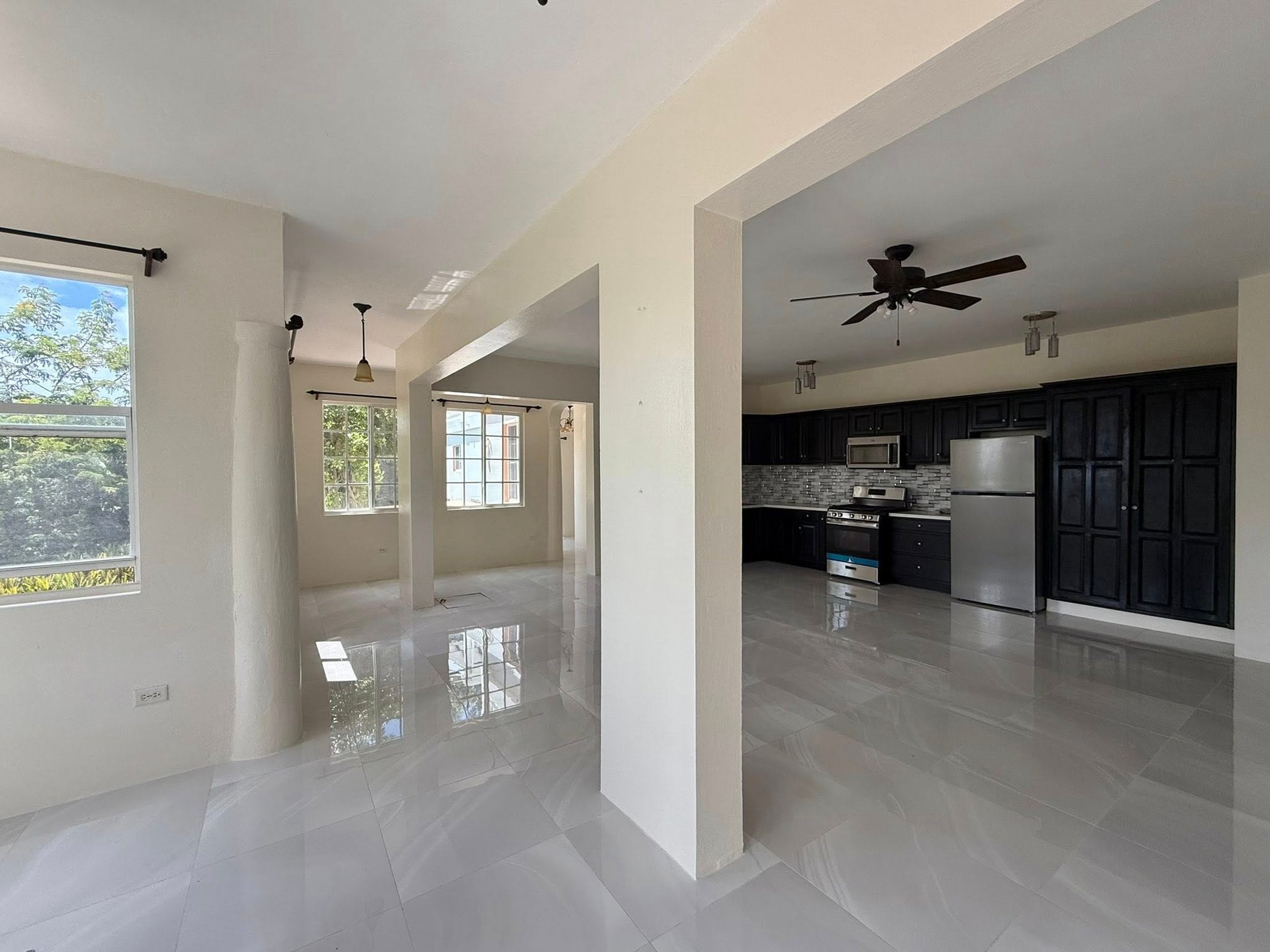 1084 Private Estate with Income