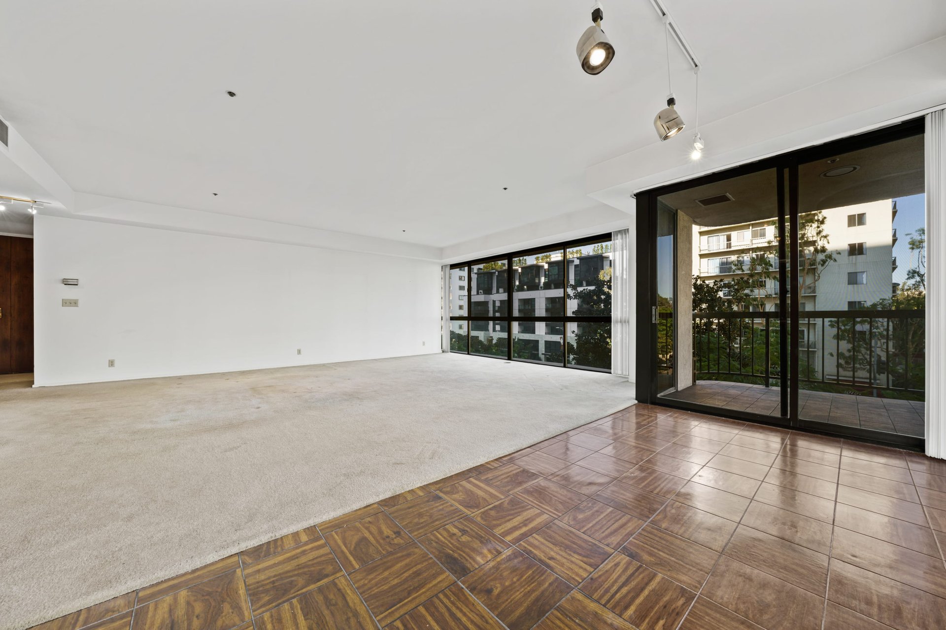 Westford #303, Wilshire Corridor