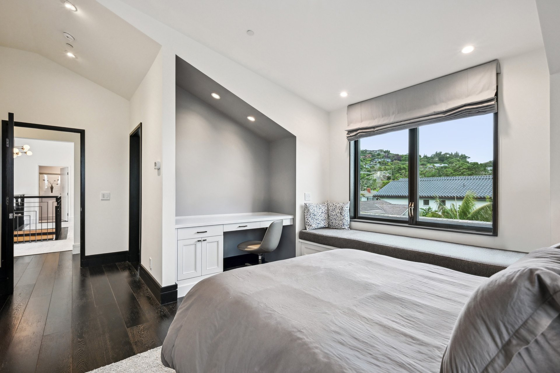 A Waterfront Masterpiece of Modern Luxury- Represented Seller
