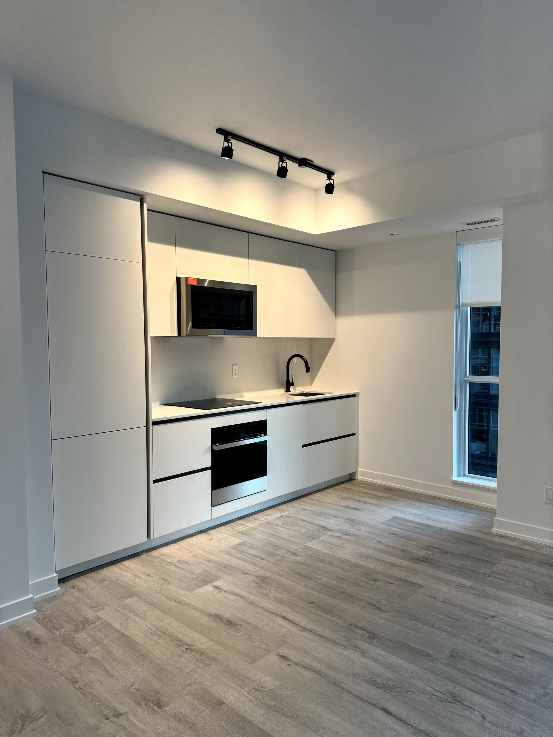 327 King Street W, Toronto C01 Unit: 2006