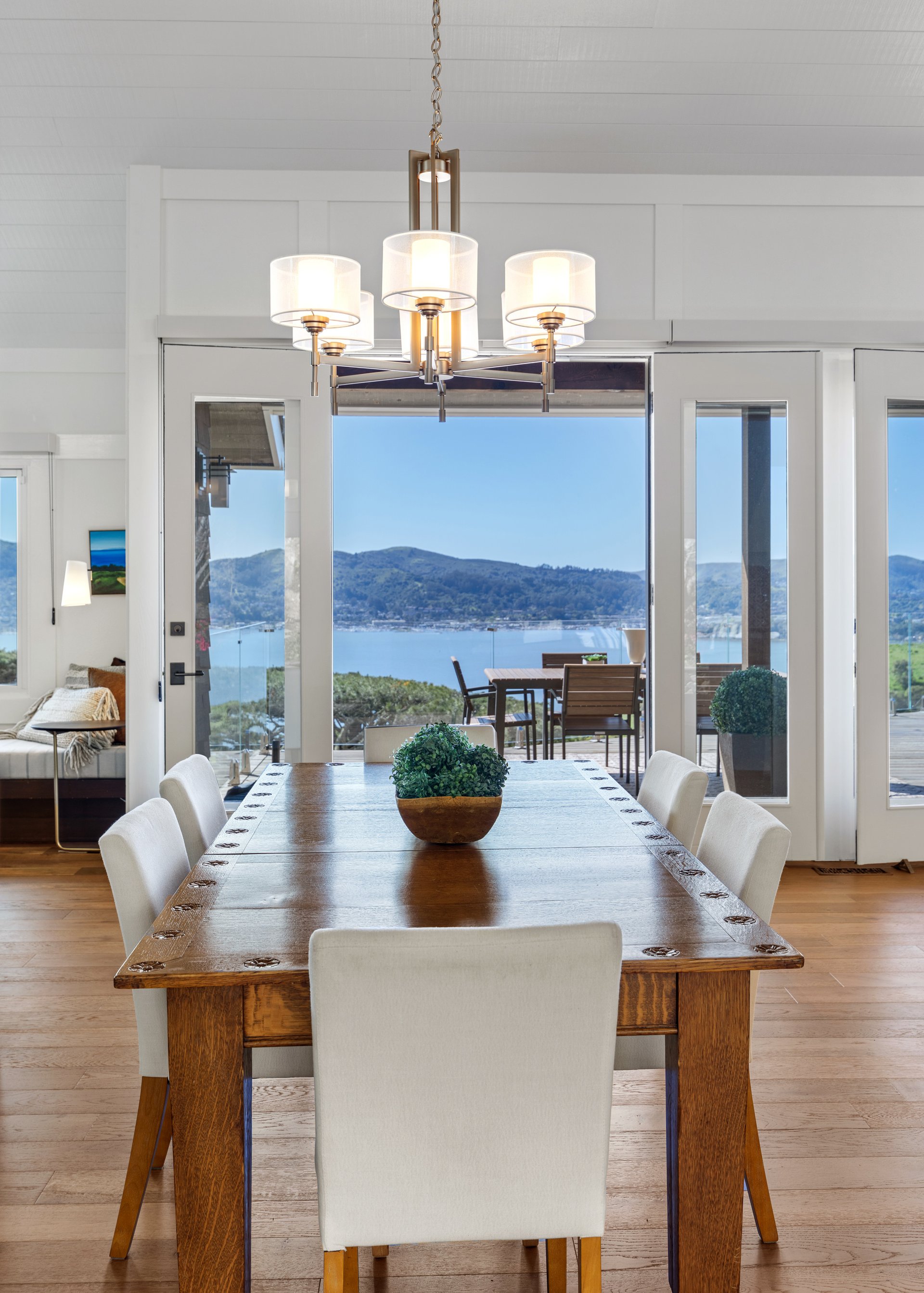 Stylish and Chic Mount Tiburon Retreat 