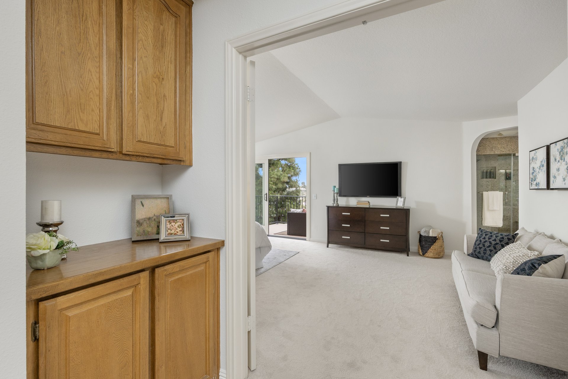 2736 Whitechapel Pl