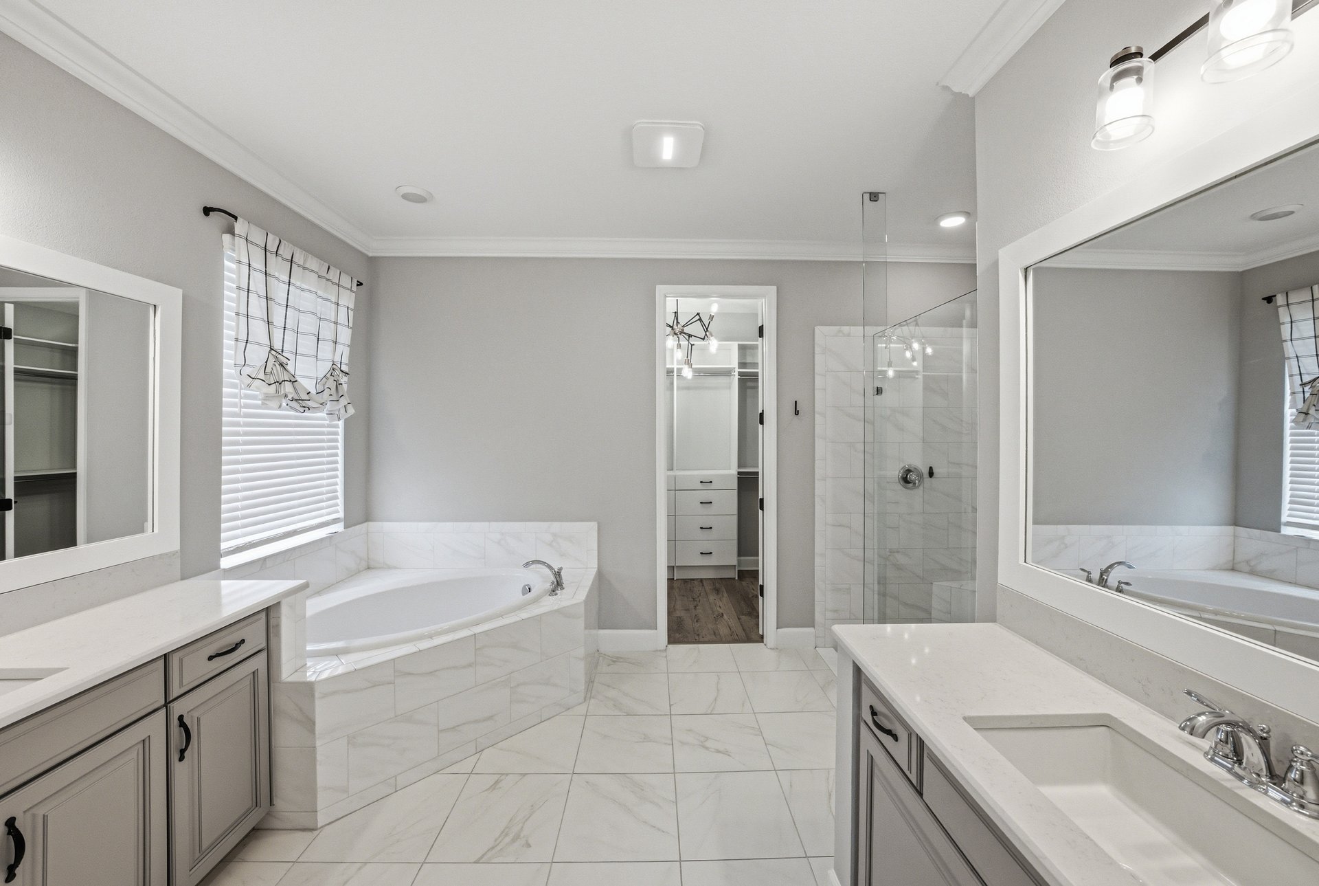 6883 BRADBURY CIR