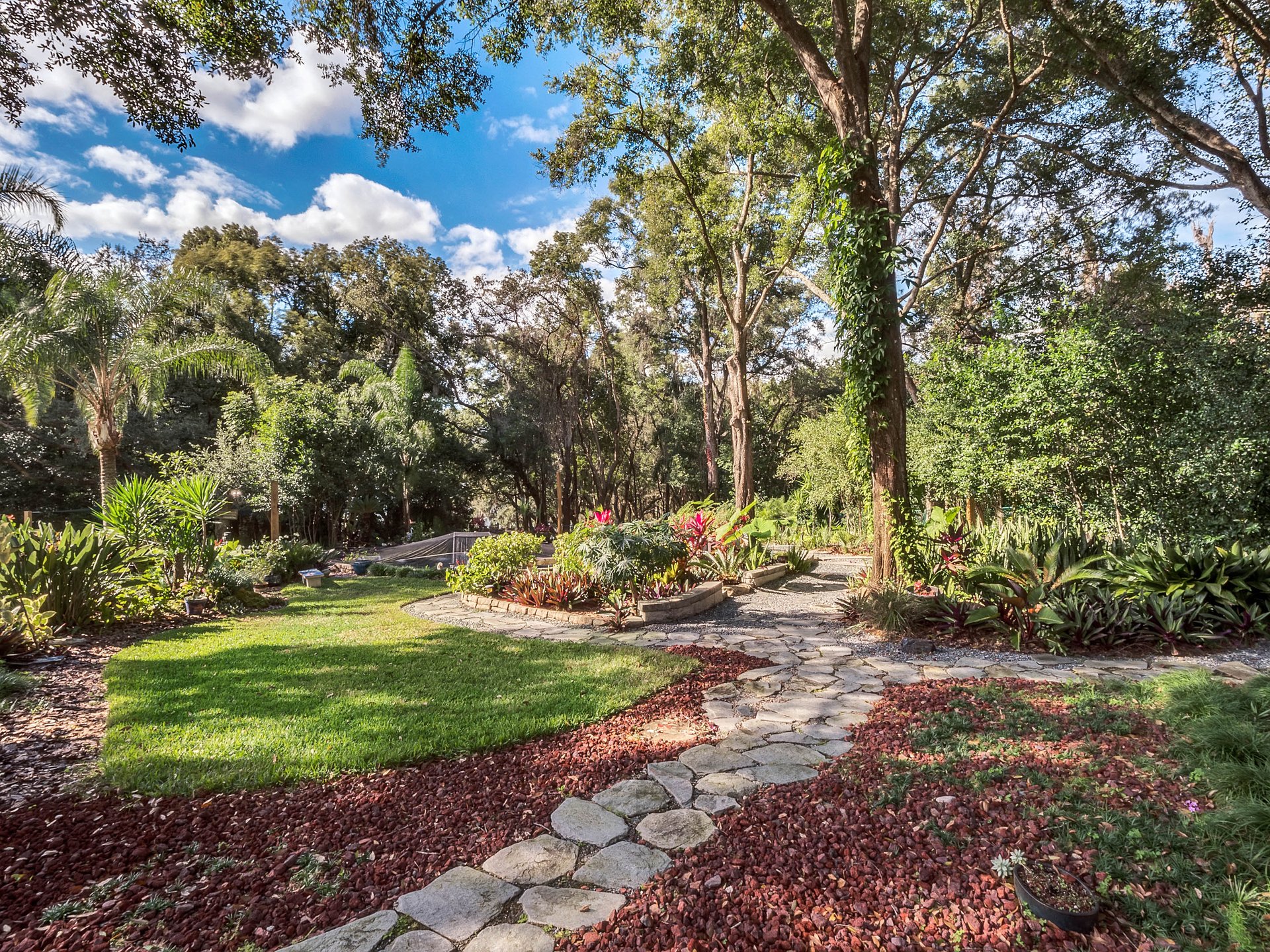 1750 Country Club Rd