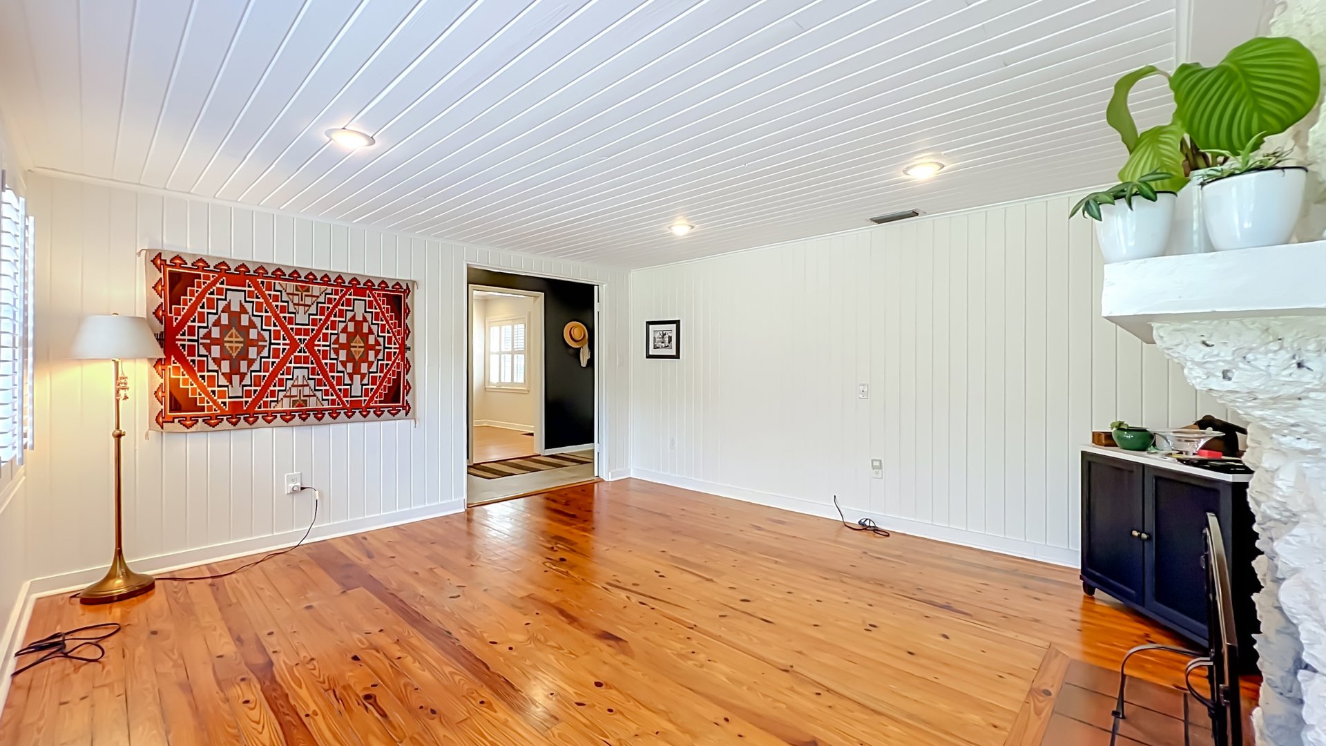 Three-Bedroom Two-Bathroom Bungalow in Orlando's Beverly Shores
