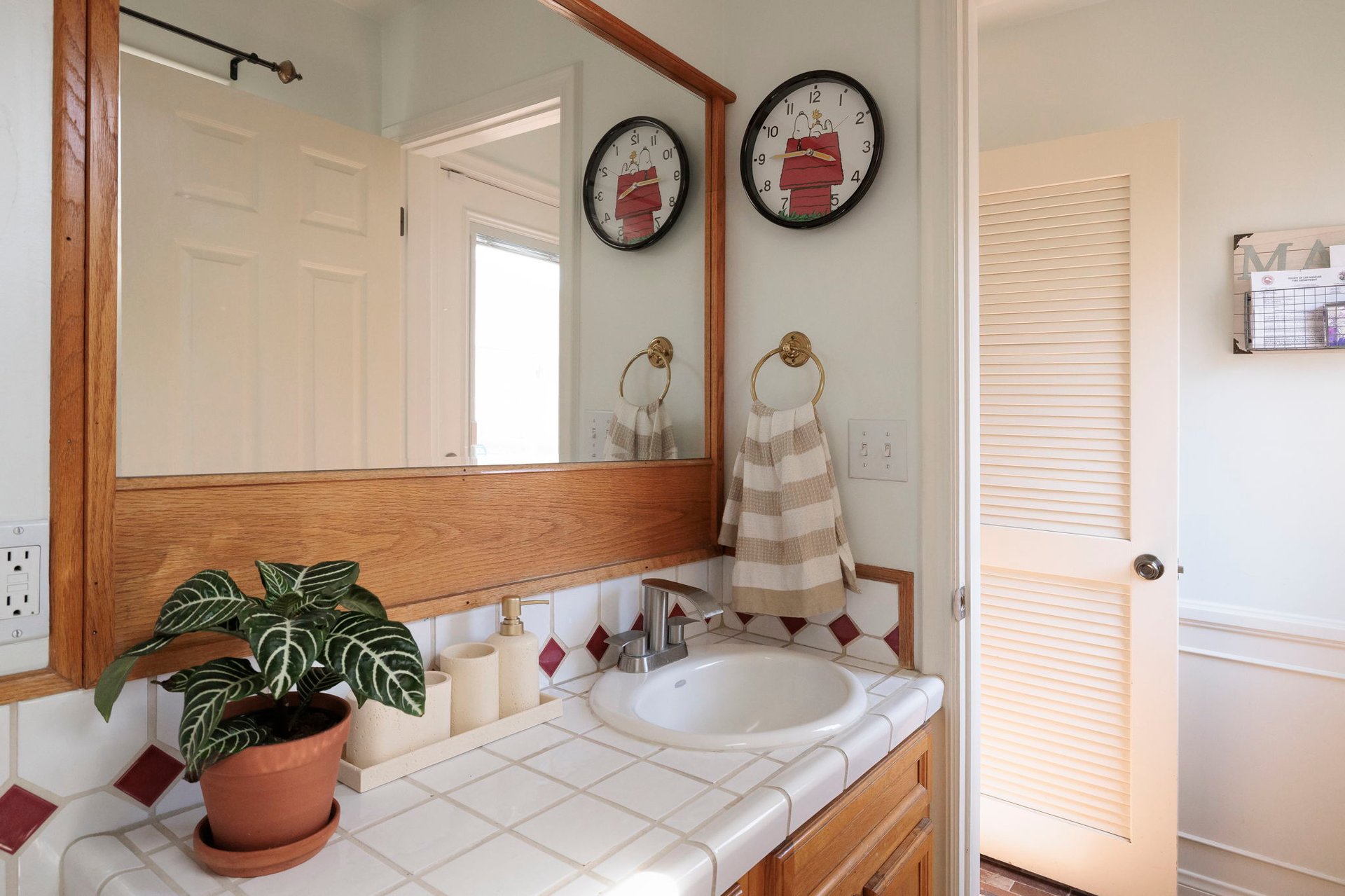 2-Story Historic Cabin Home in La Crescenta - Breathtaking Verdugo Mountain Views!