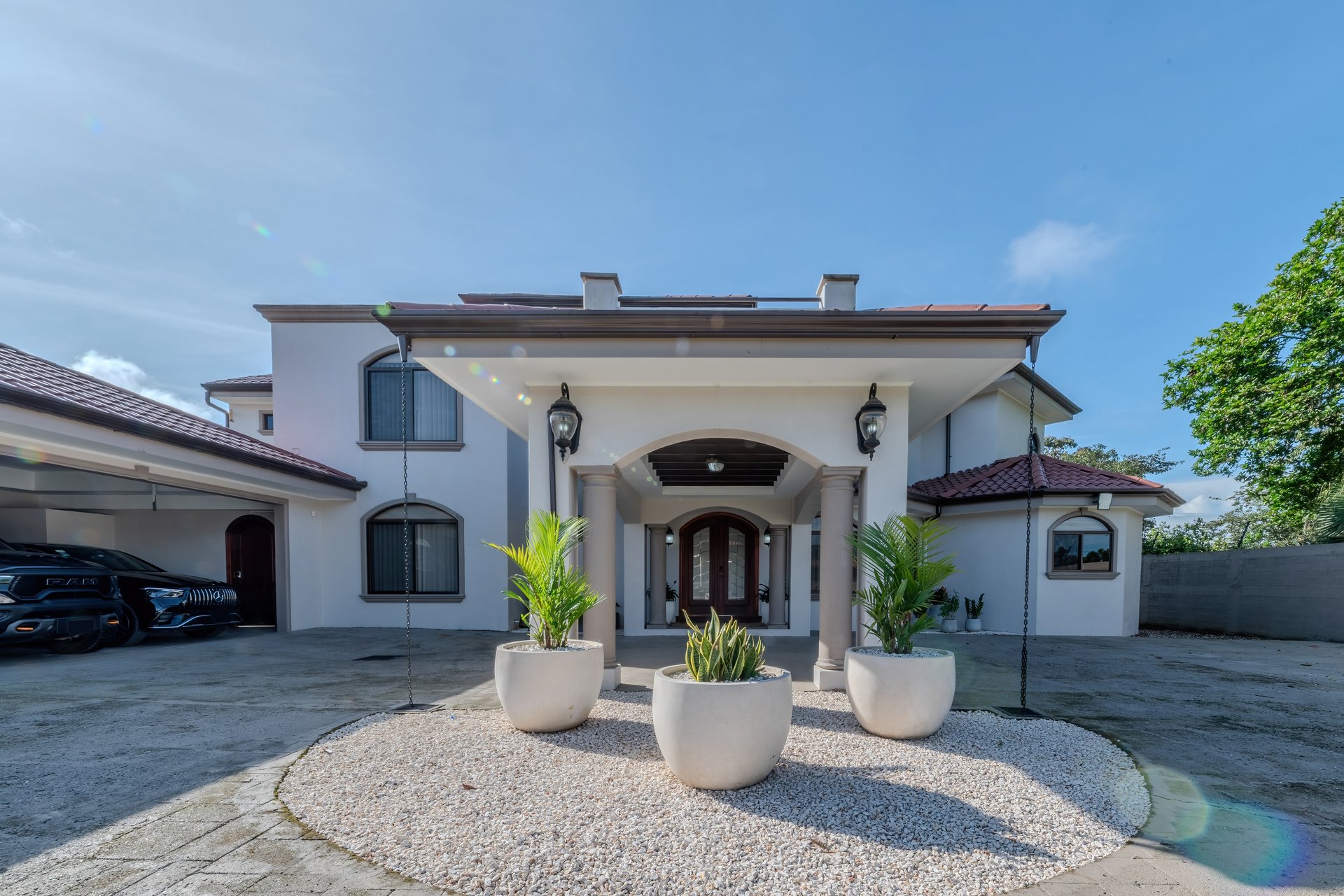 Luxury Home with Pool, Bar Area & Resort-Level Amenities | 6 br, 4.5 ba in Perez Zeledon 
