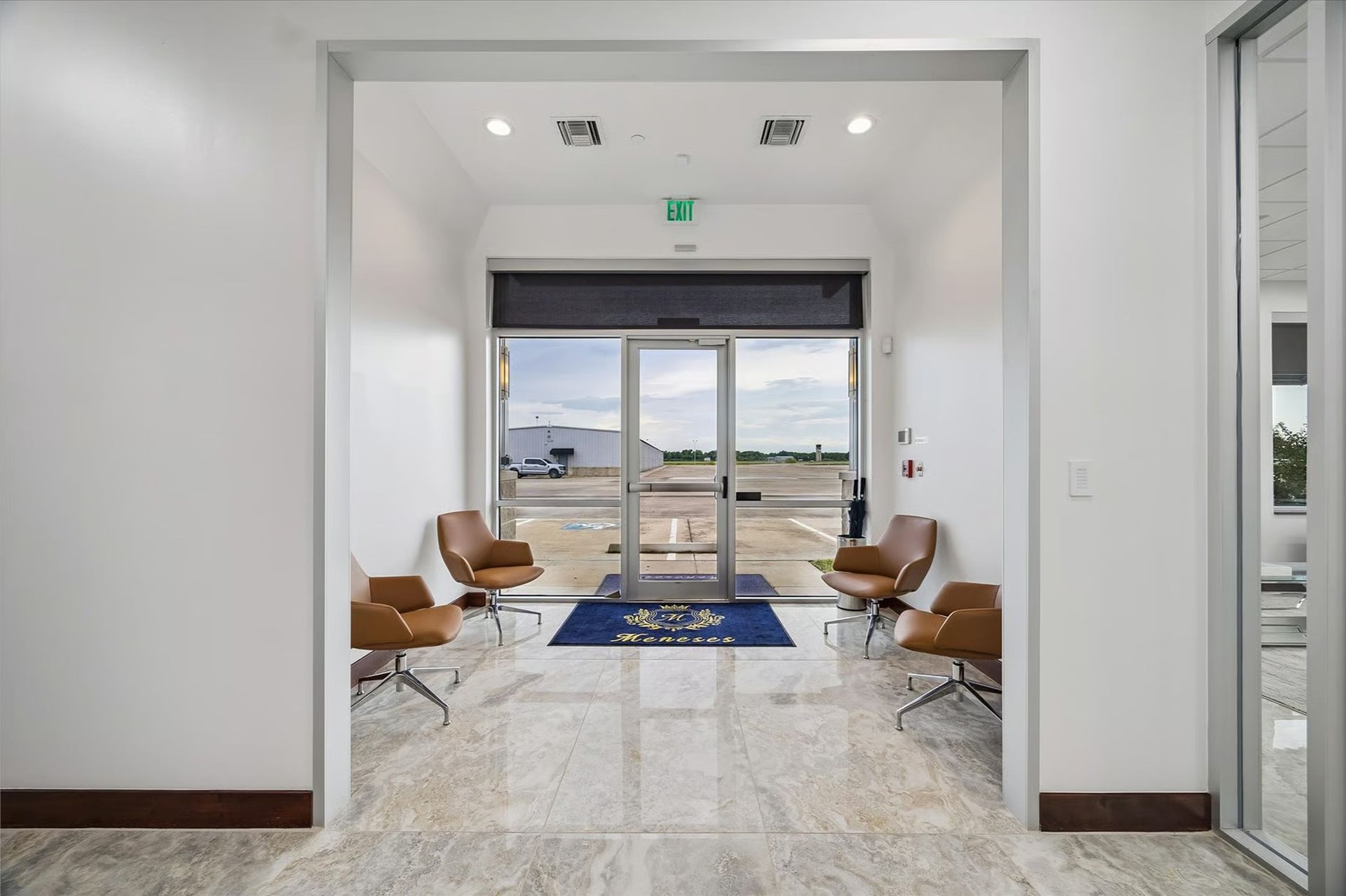 Hangar + Office - Sugar Land Regional Airport (KSGR)