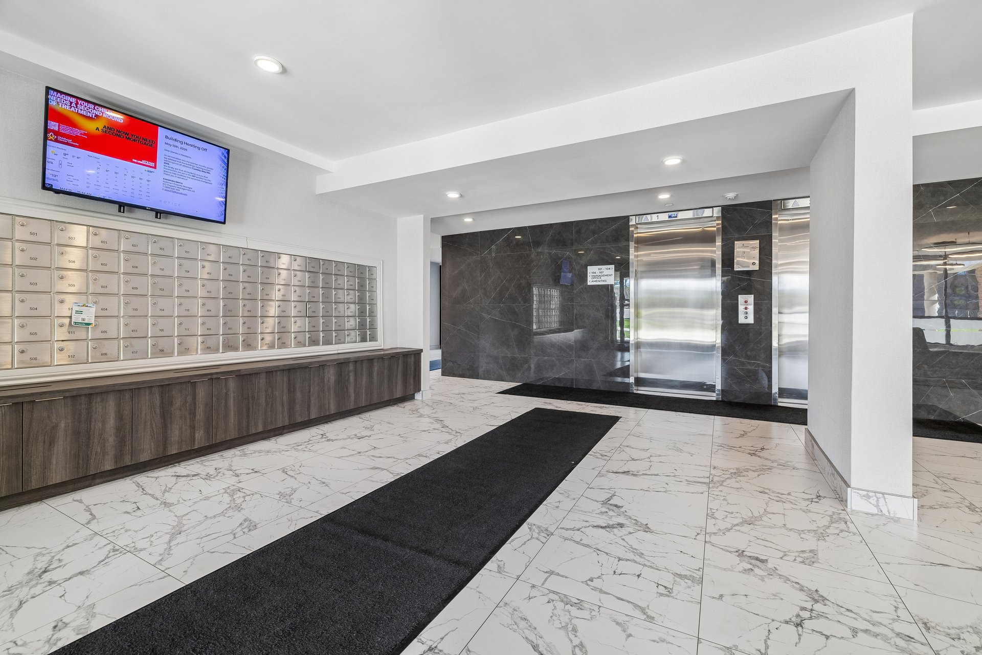 Bright and spacious studio apartment in great location