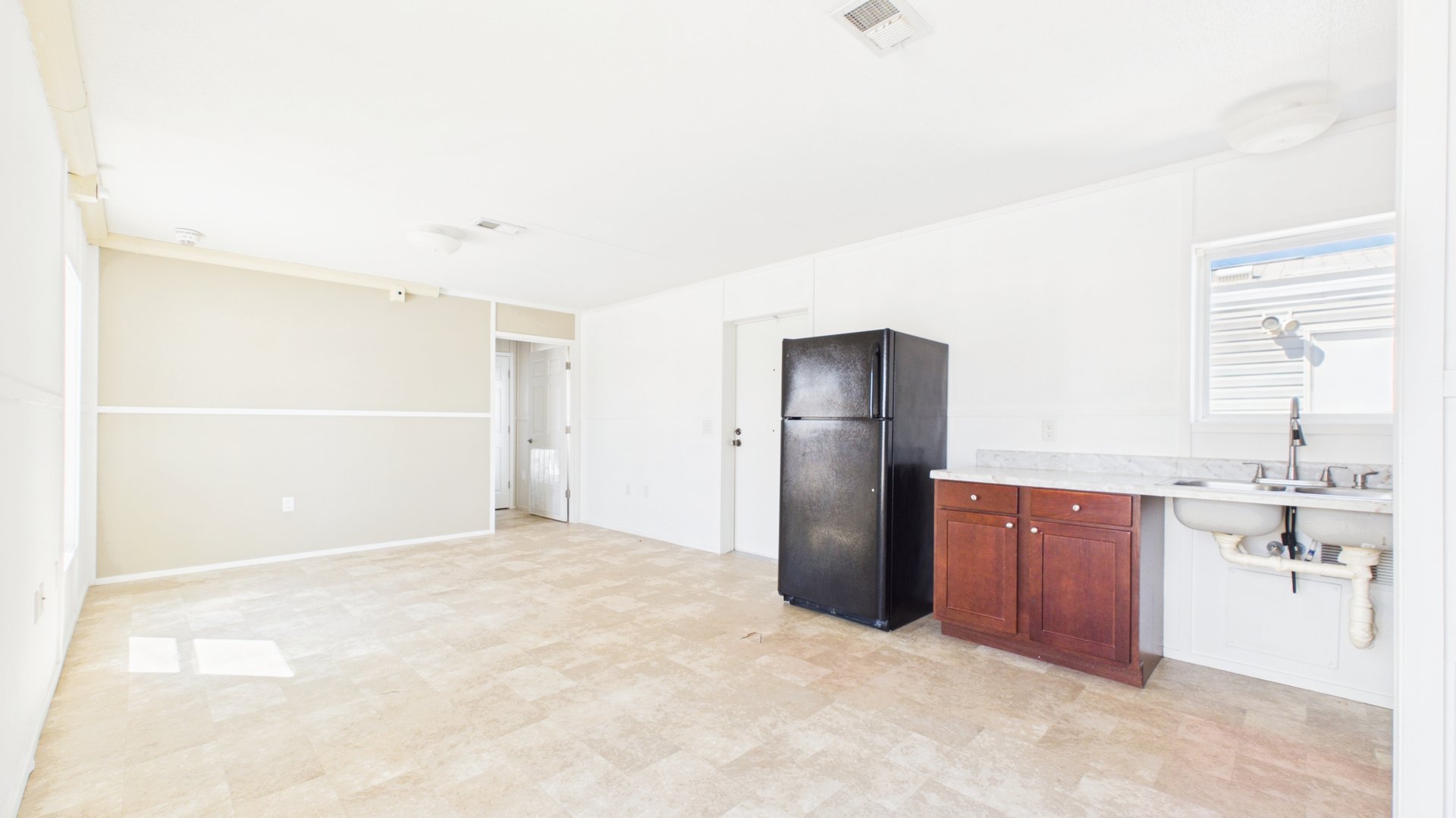 122 W C St