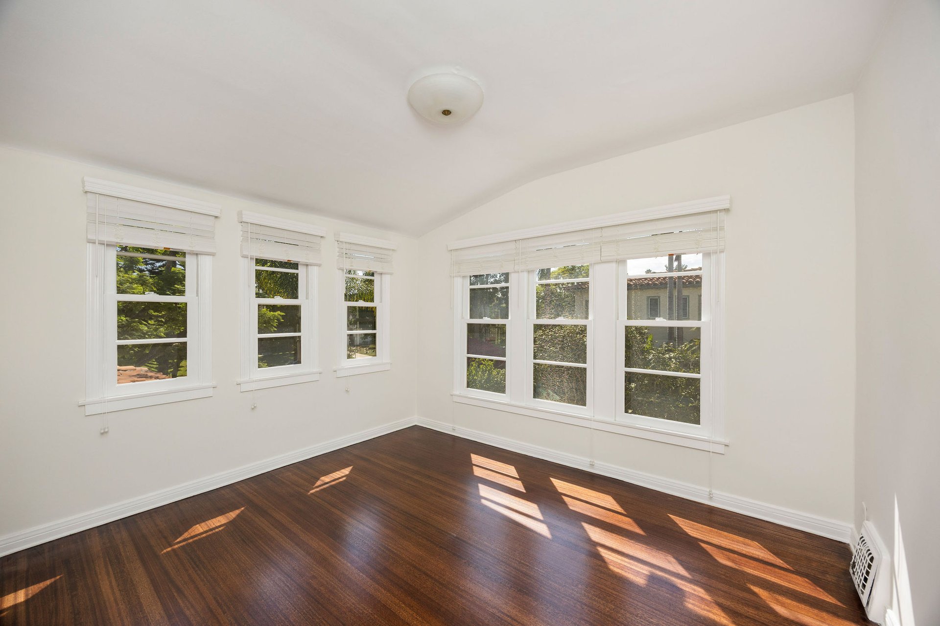 157 S. Fuller Ave