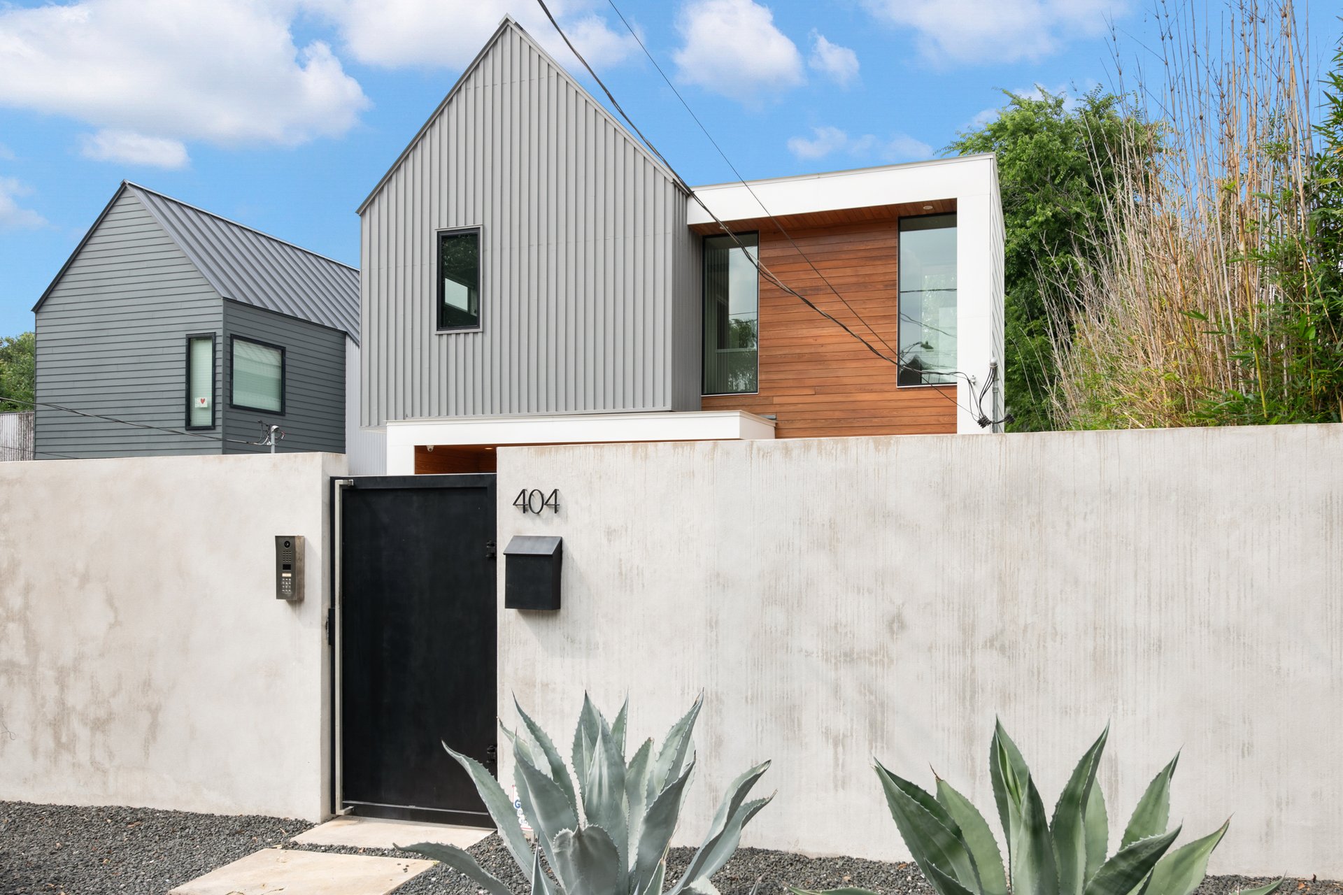 404 W Milton