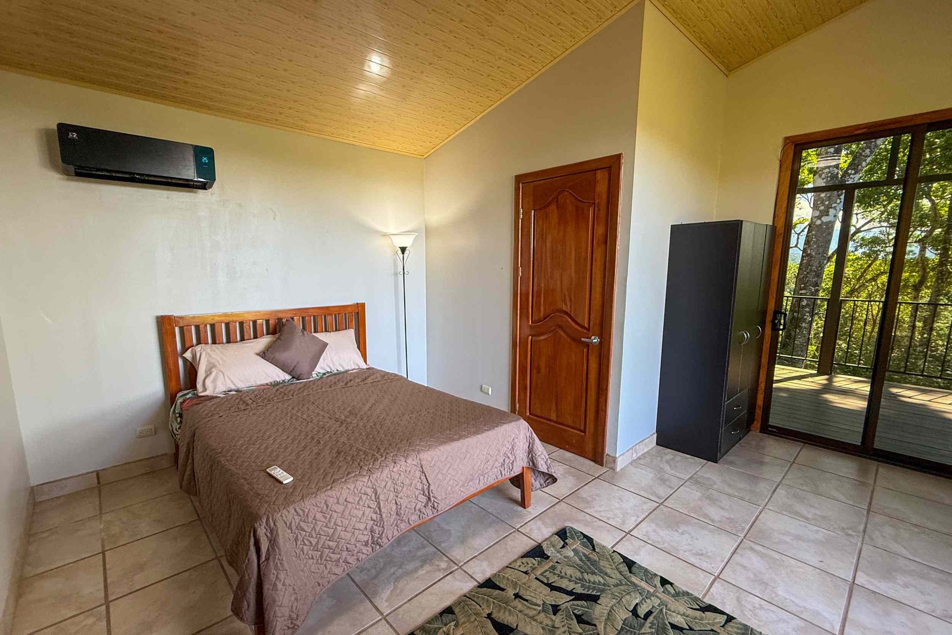 Totally Remodeled Coastal Jungle 2-Bedroom Sanctuary Home with Valley & Ocean Views in Lagunas above Dominical Costa Rica