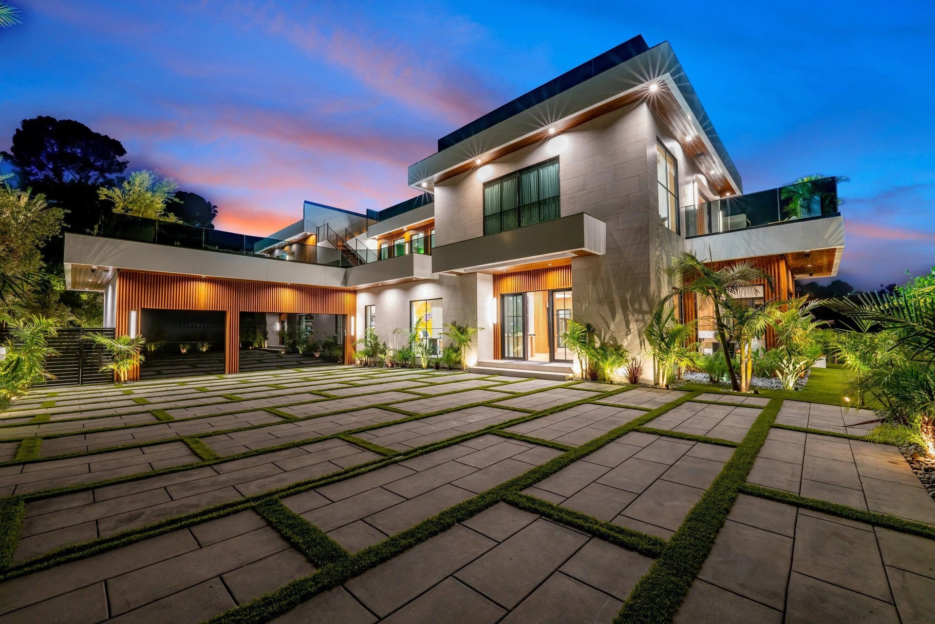 924 Linda Flora Dr