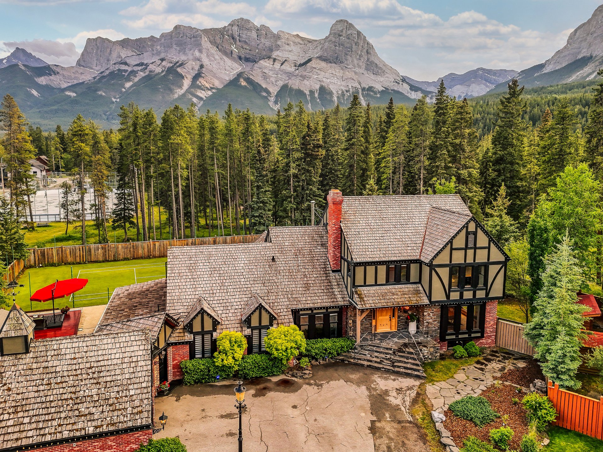 AUCTION BIDDING OPEN: Bidding ends December 17th | 5 Woodside Lane