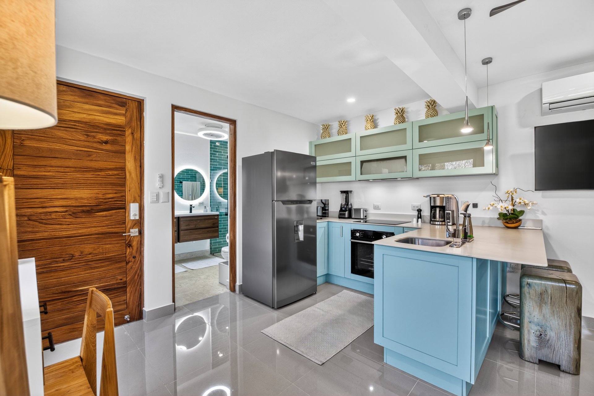 Casa Pochote | Artisan Luxury Villa in Tamarindo | Pool, Jacuzzi & Langosta Beach Club Membership Included