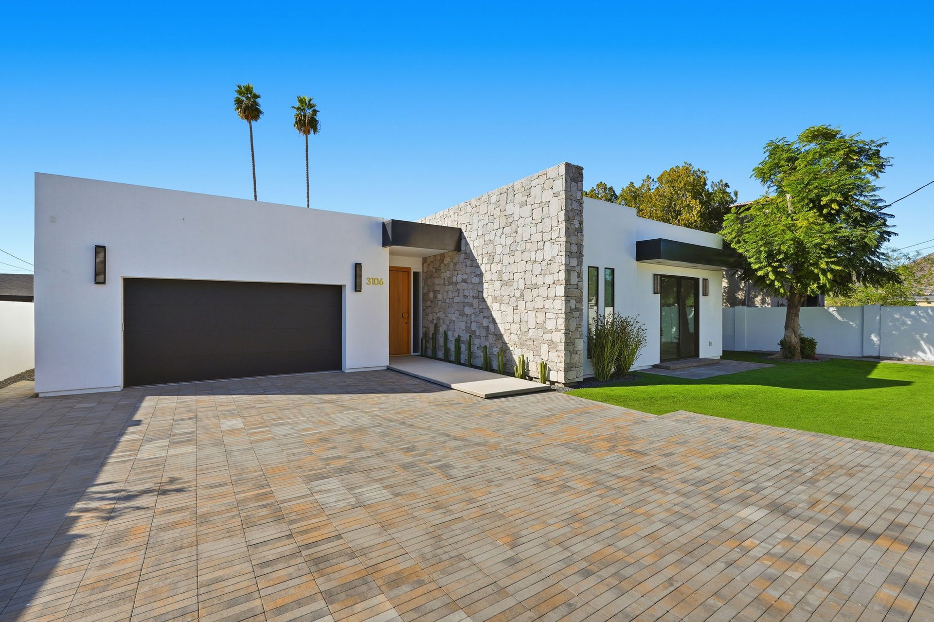 3106 N VALENCIA Lane