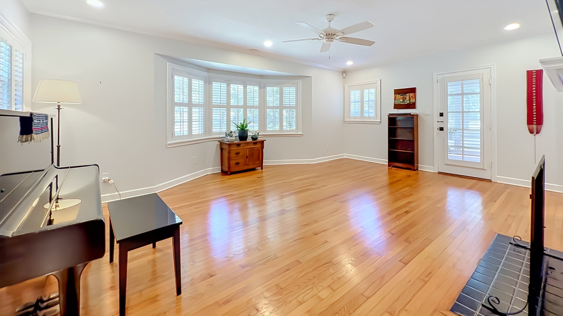 Three-Bedroom Two-Bathroom Bungalow in Orlando's Beverly Shores