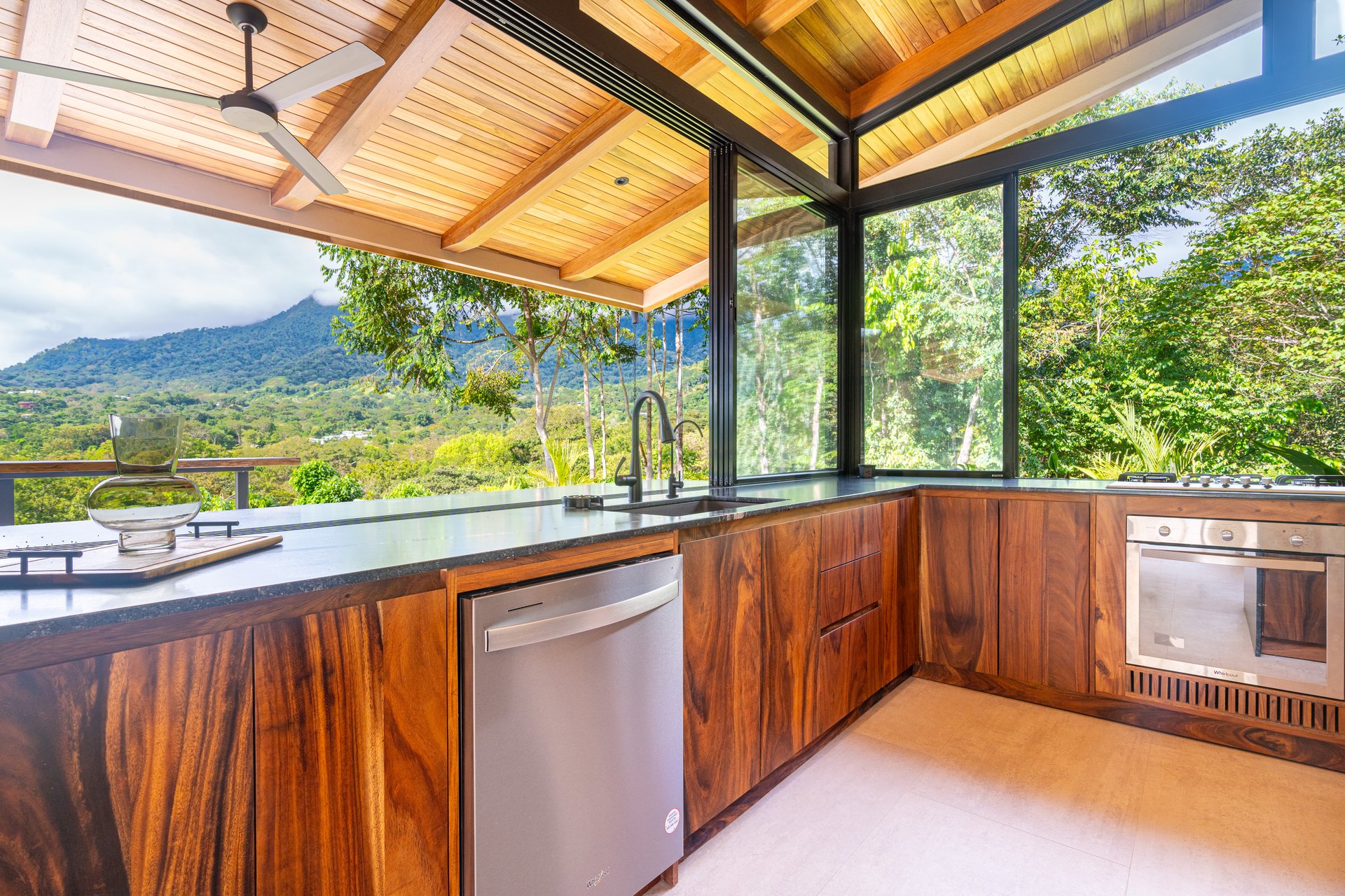 Casa Hamsa - Stunning, Modern Jungle Home in Ojochal