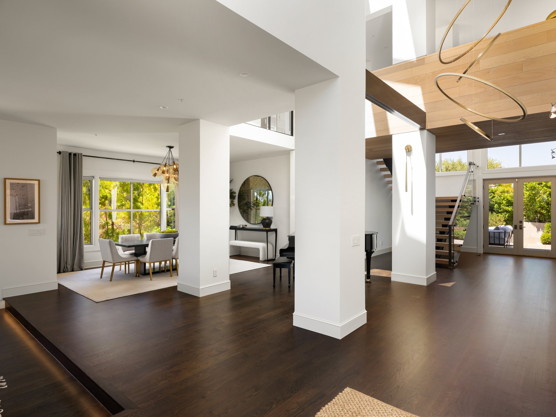 Architectural Modernism, Bay Views, and Exceptional Outdoor Living
