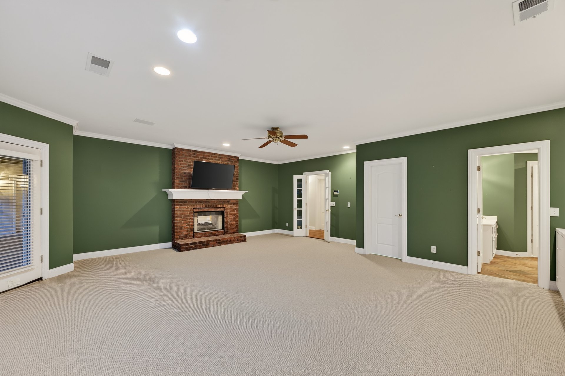 1055 Hedgerose Lane