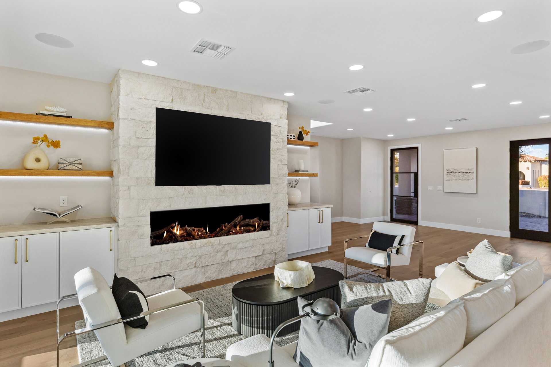 8436 N VIA LINDA