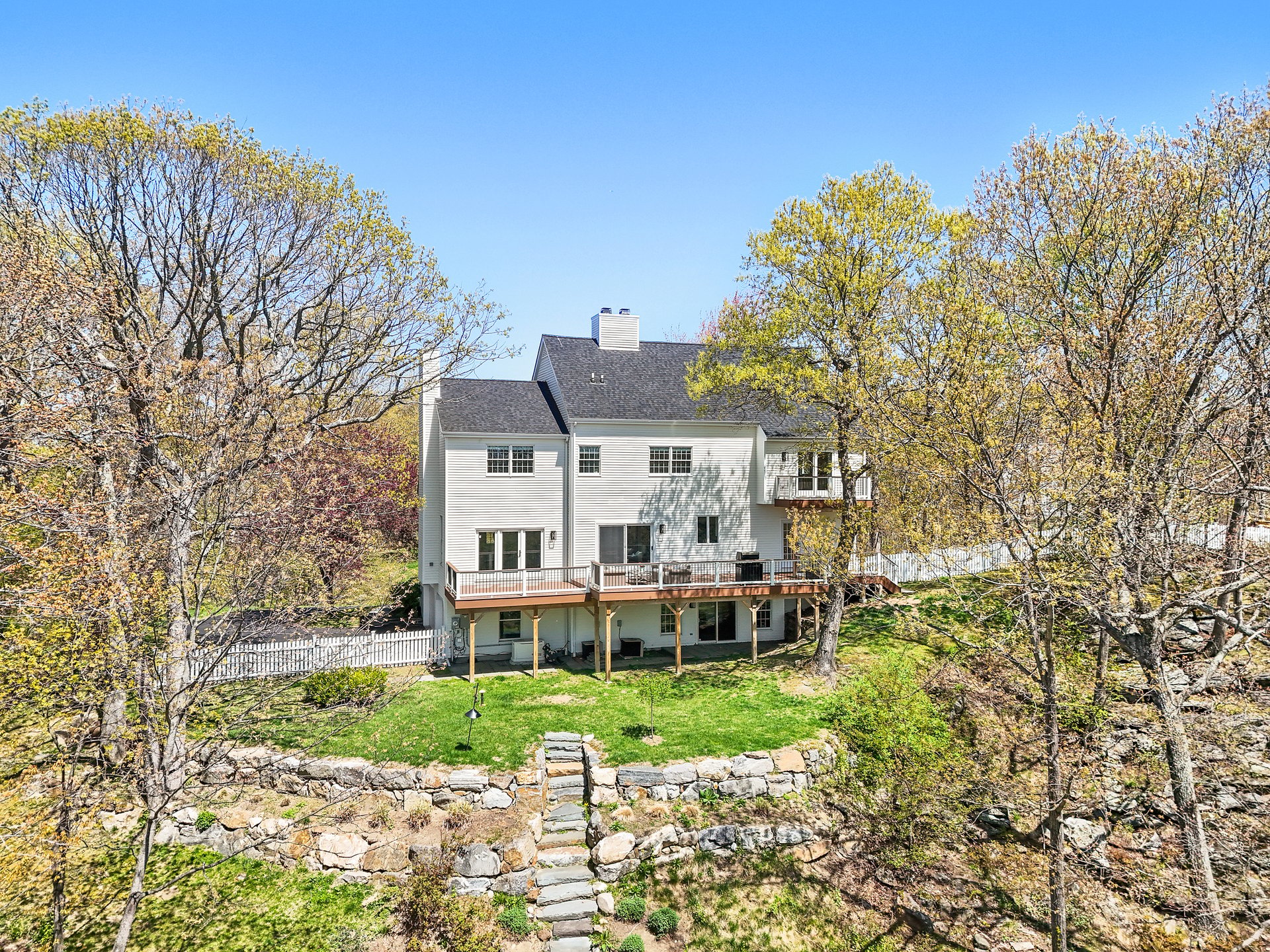 8 Deer Run Court