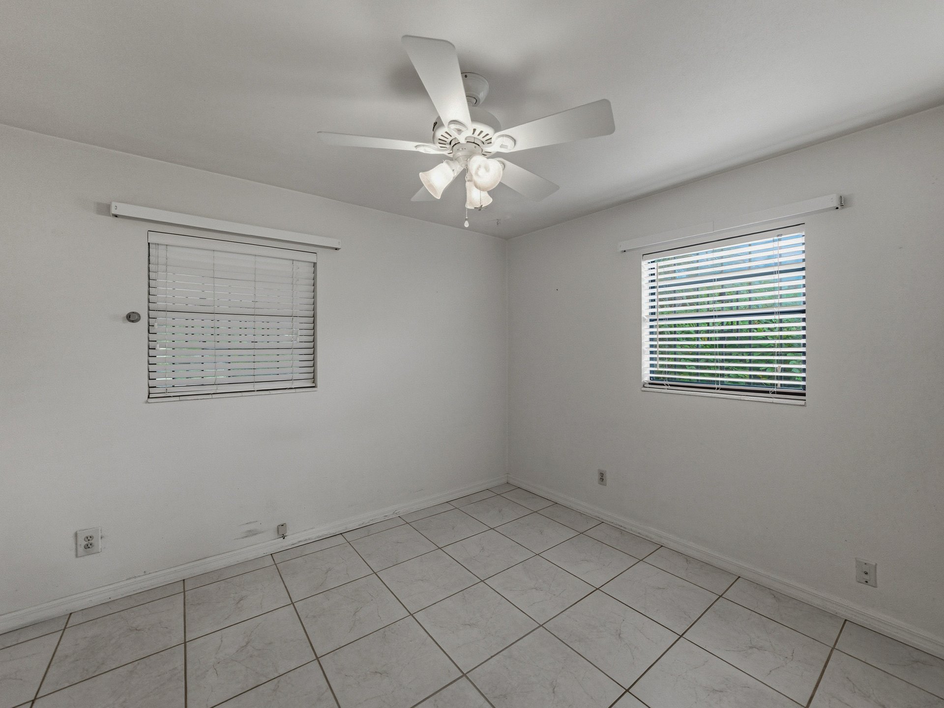 2702 AUBURN AVE W