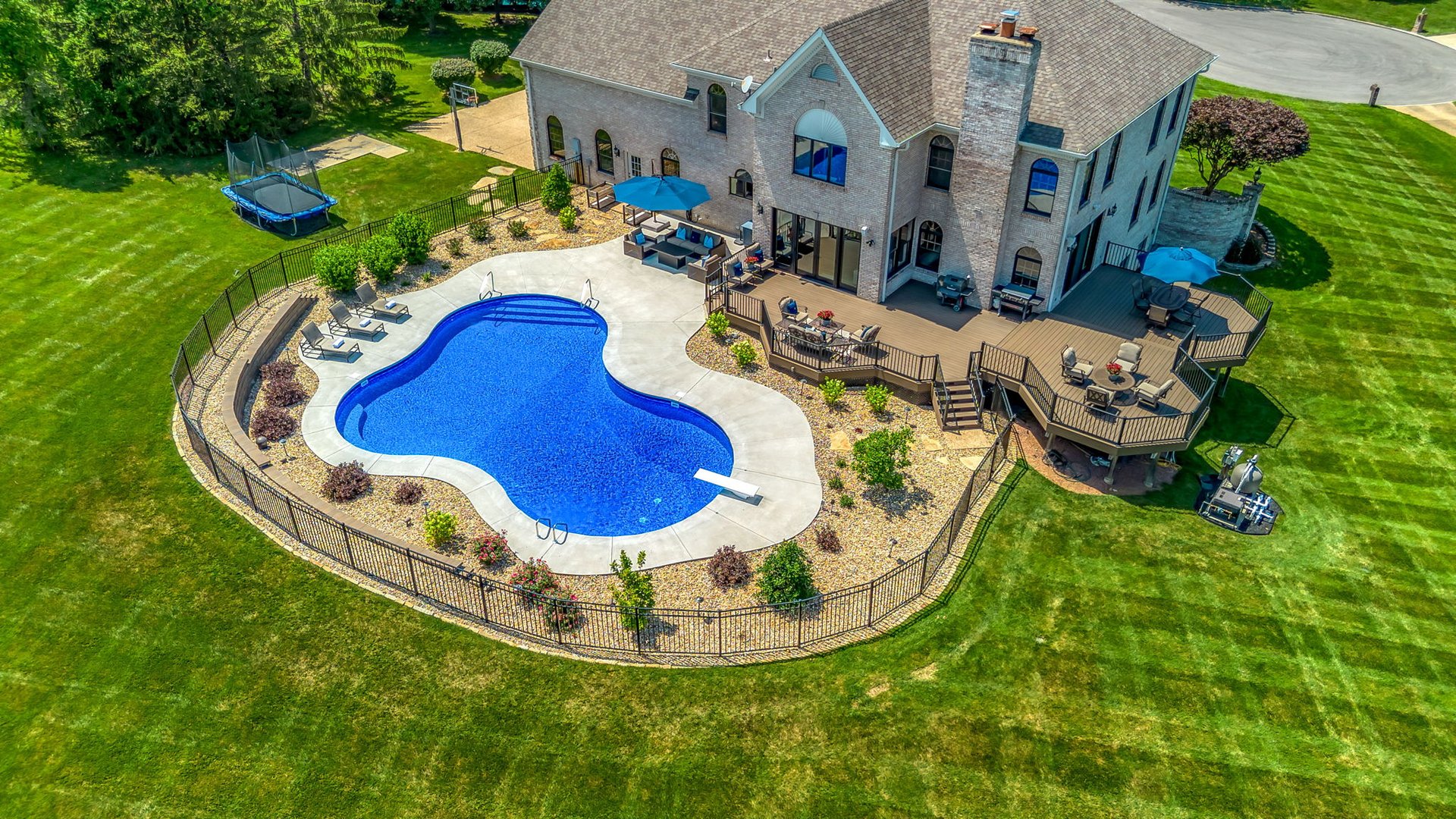 32 Rathfarnum Lane