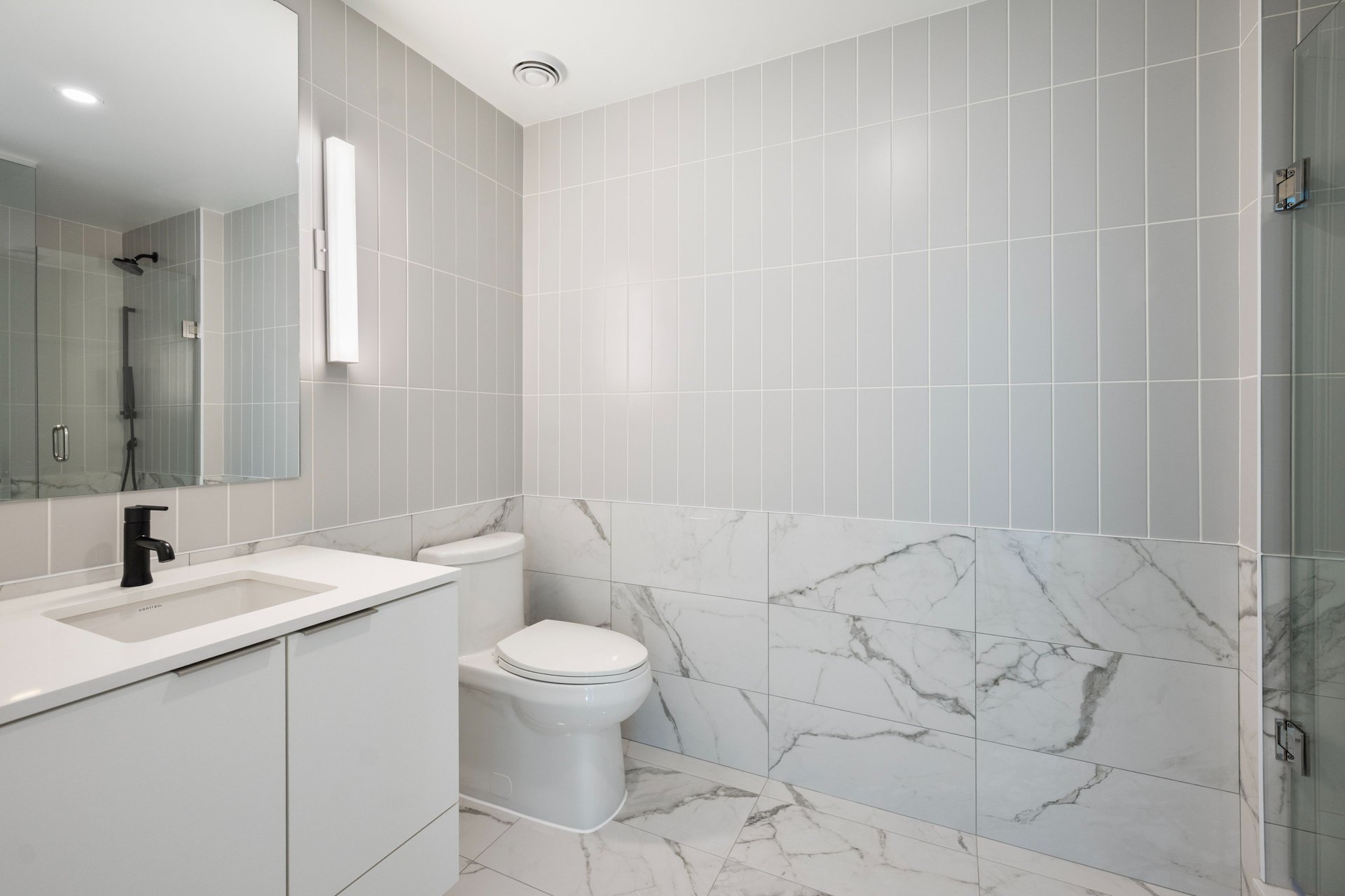 327 King Street W Unit: 4704