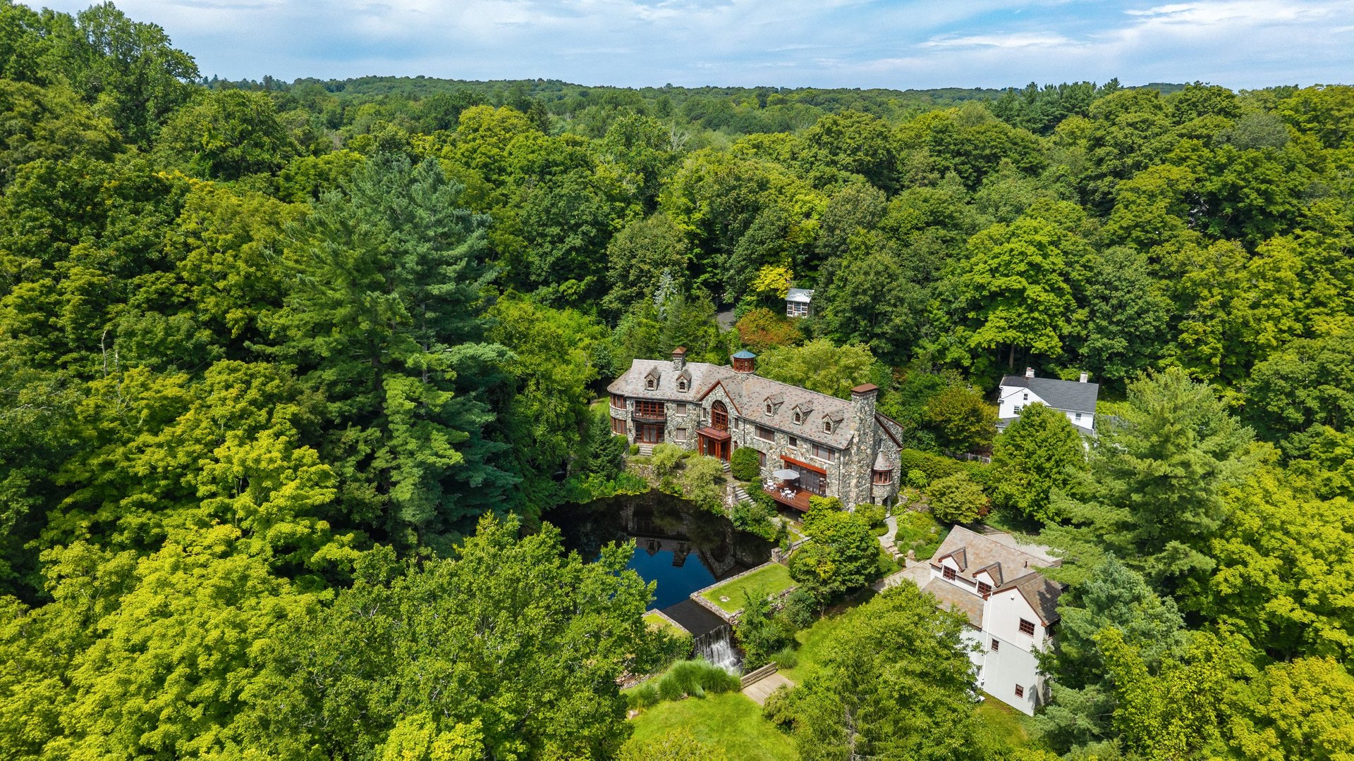 15 Saw Mill Hill Road