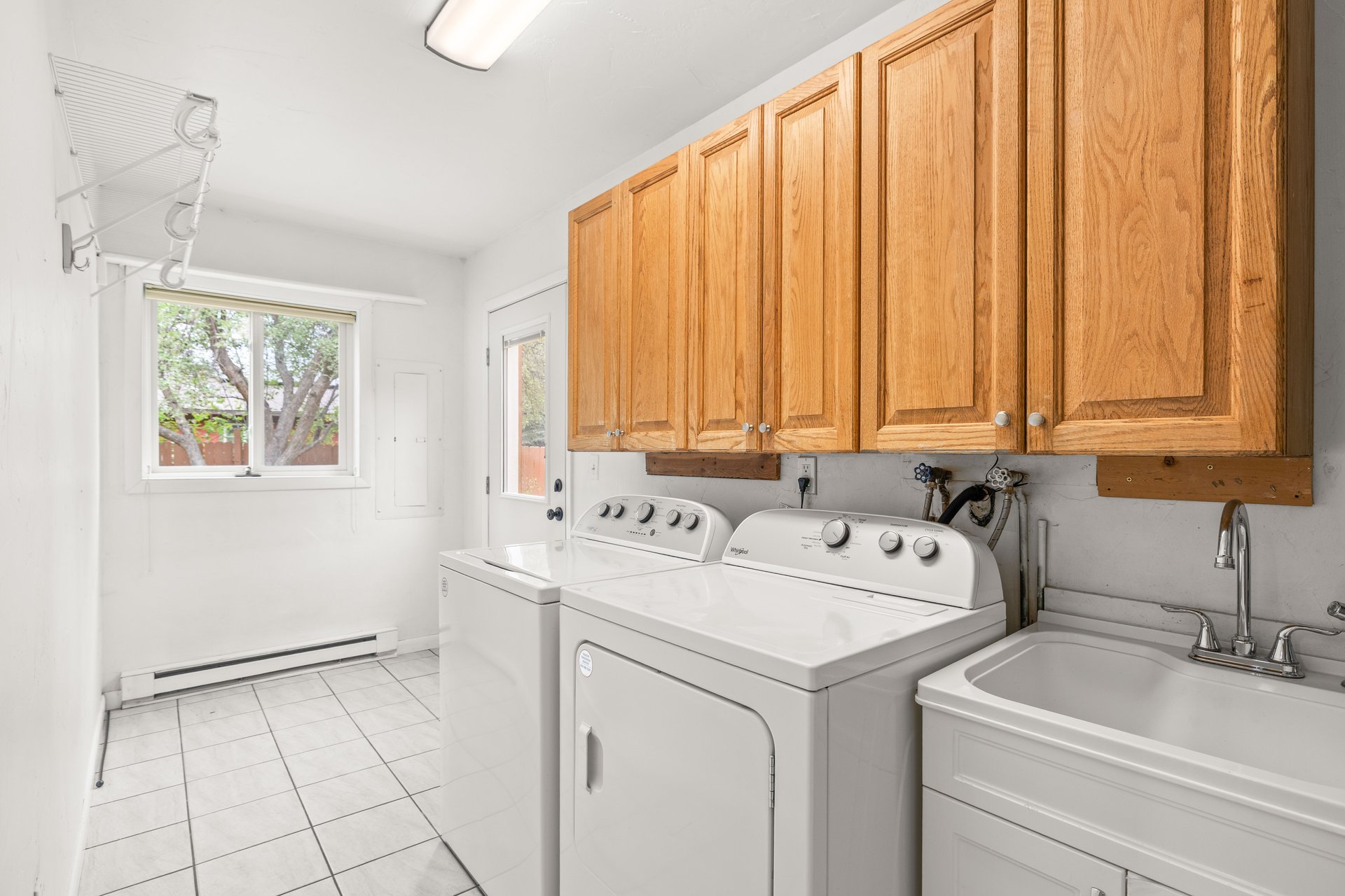 Spacious Mid-Valley Residence Near Crown Mountain Park