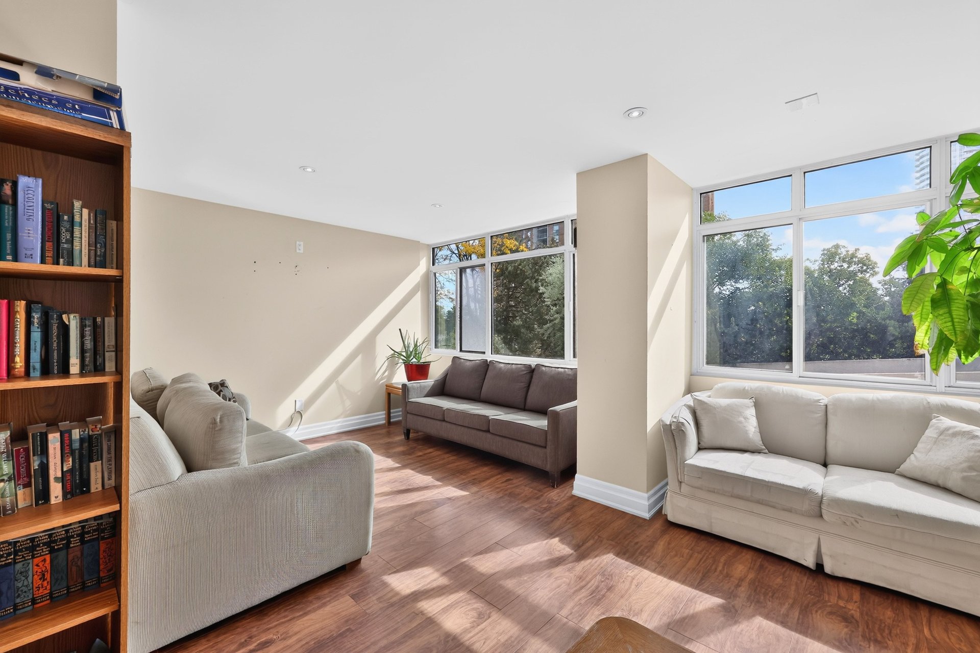 50 Elm Dr E 610
